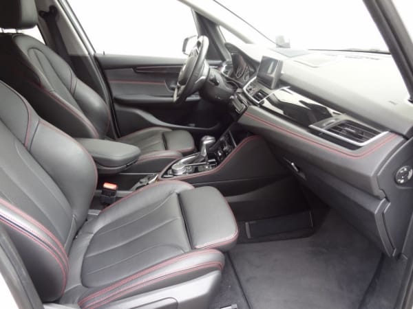 BMW 220i-image-4