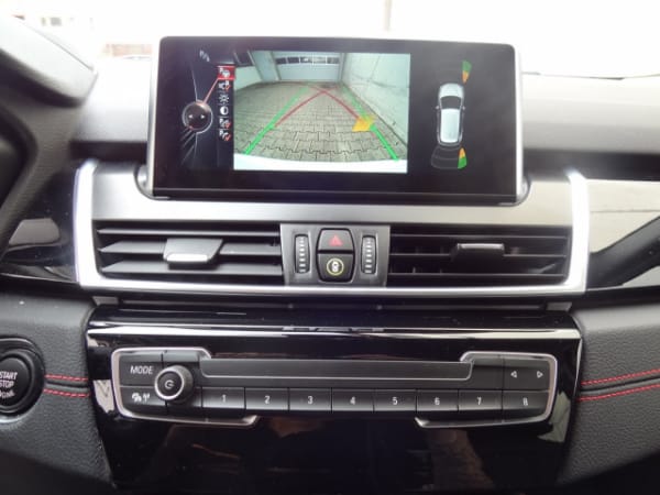 BMW 220i-image-5