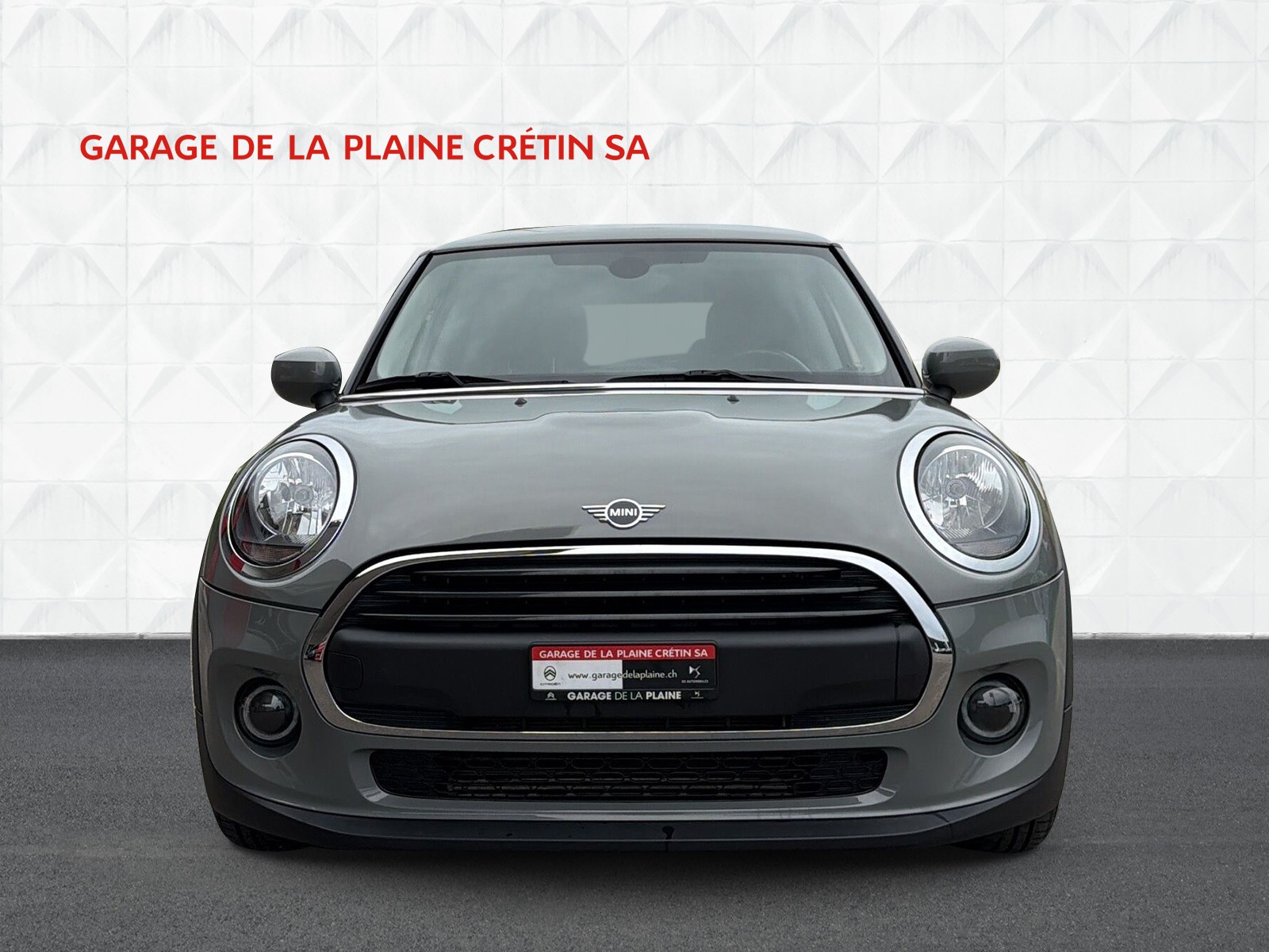 MINI One First-showroom-element-1
