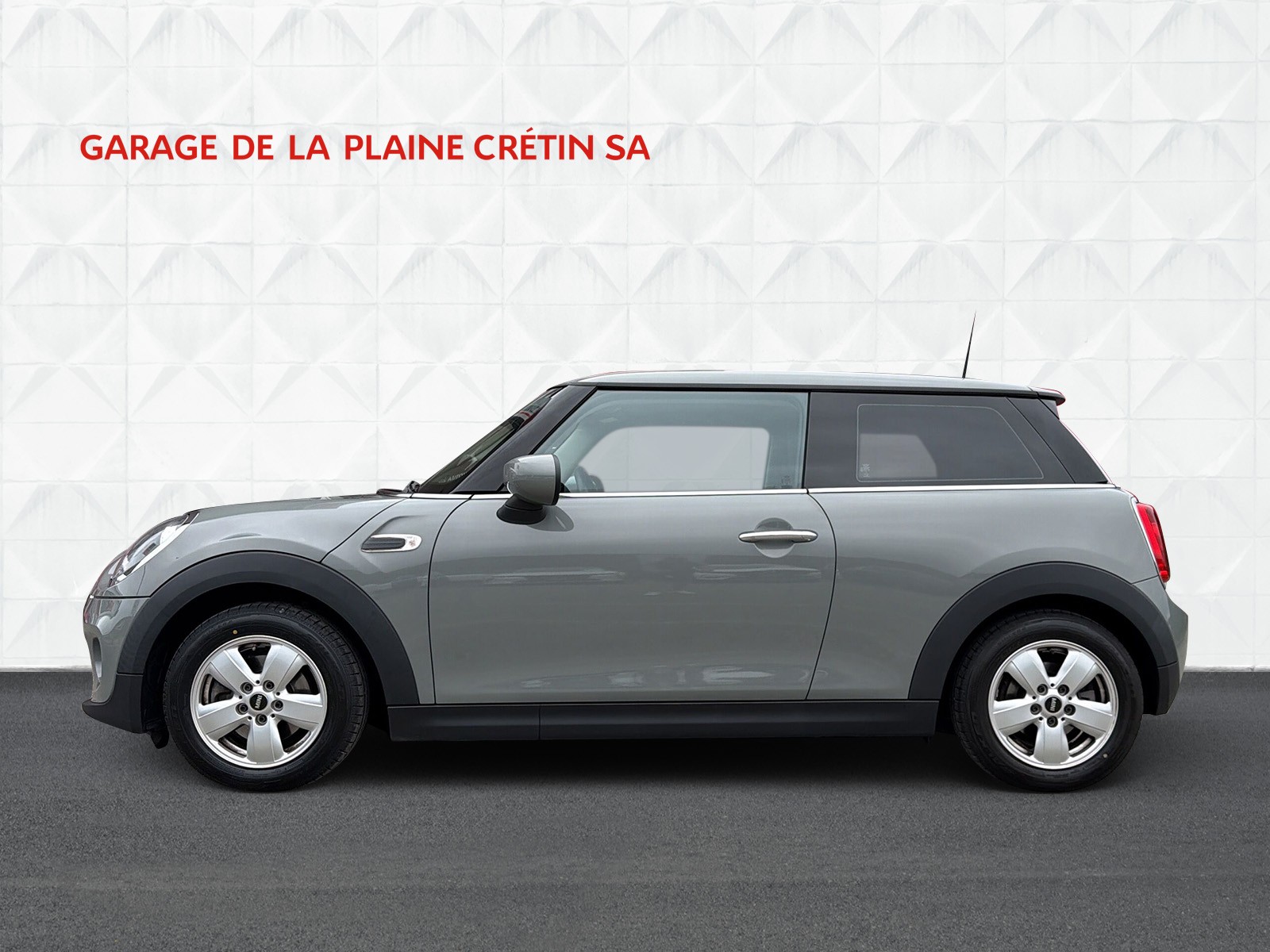 MINI One First-showroom-element-2