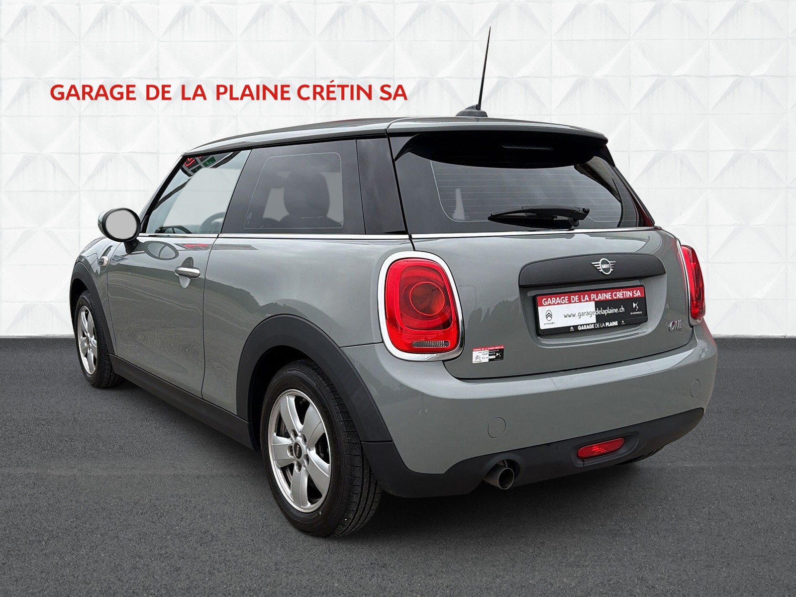 MINI One First-showroom-element-3