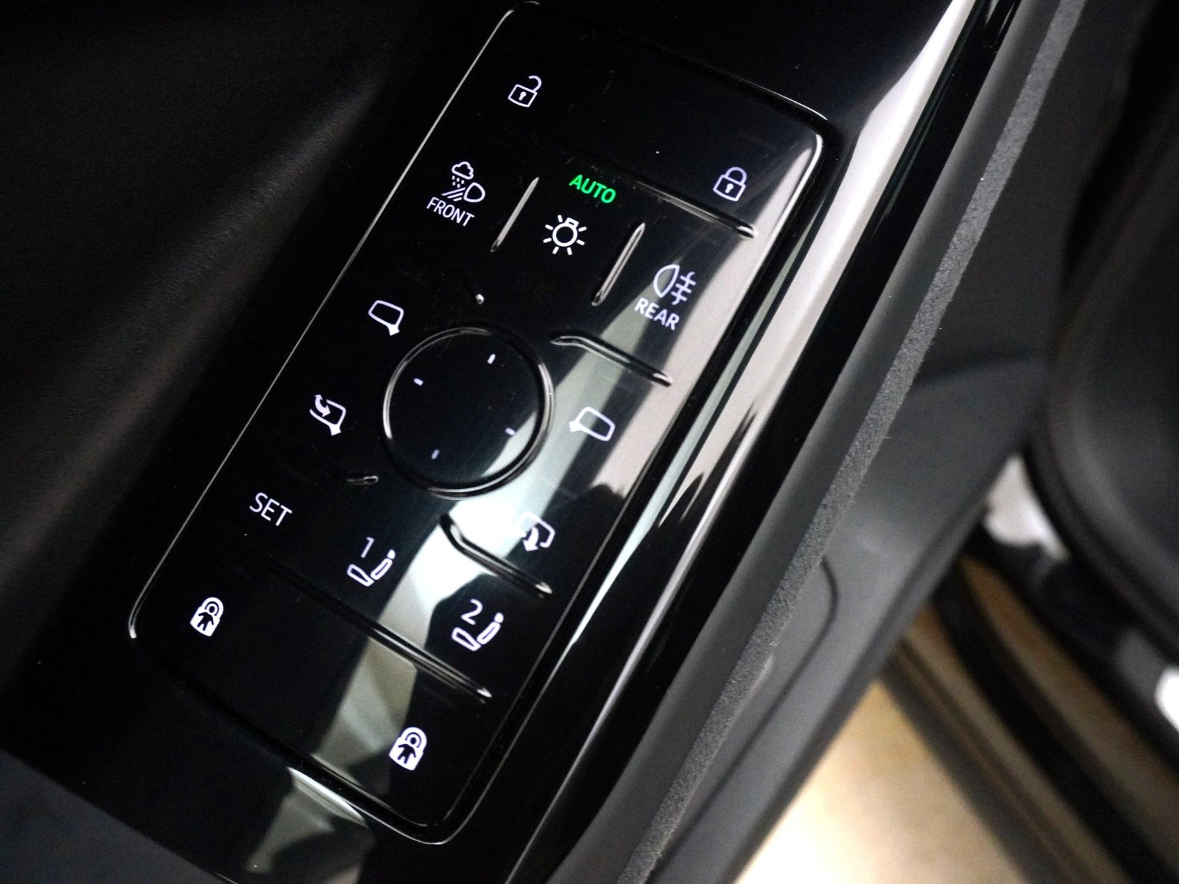 AUDI A6 e-tron Avant quattro S line-image-14