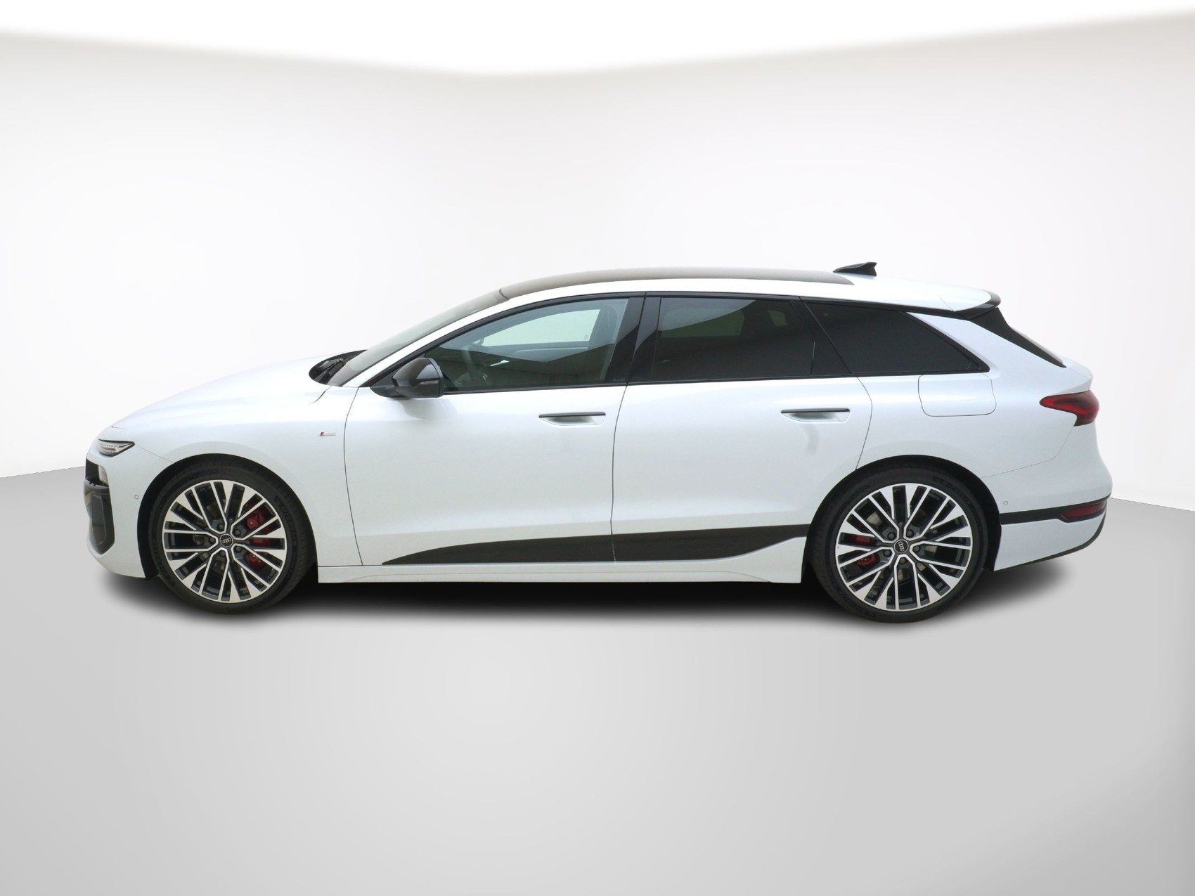 AUDI A6 e-tron Avant quattro S line-showroom-element-1