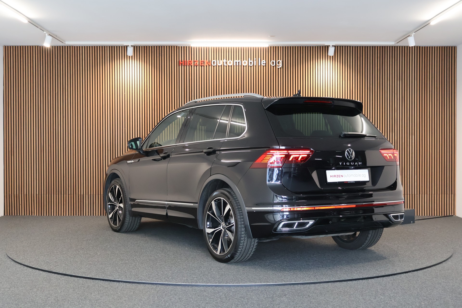 VW Tiguan 2.0TSI R-Line 4Motion DSG-showroom-element-2
