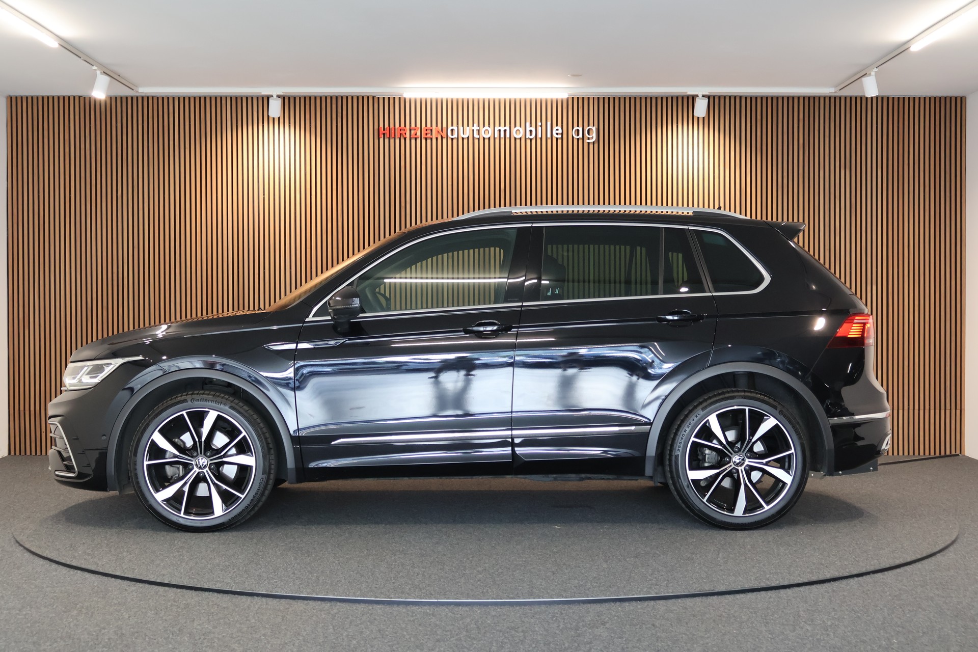 VW Tiguan 2.0TSI R-Line 4Motion DSG-showroom-element-1
