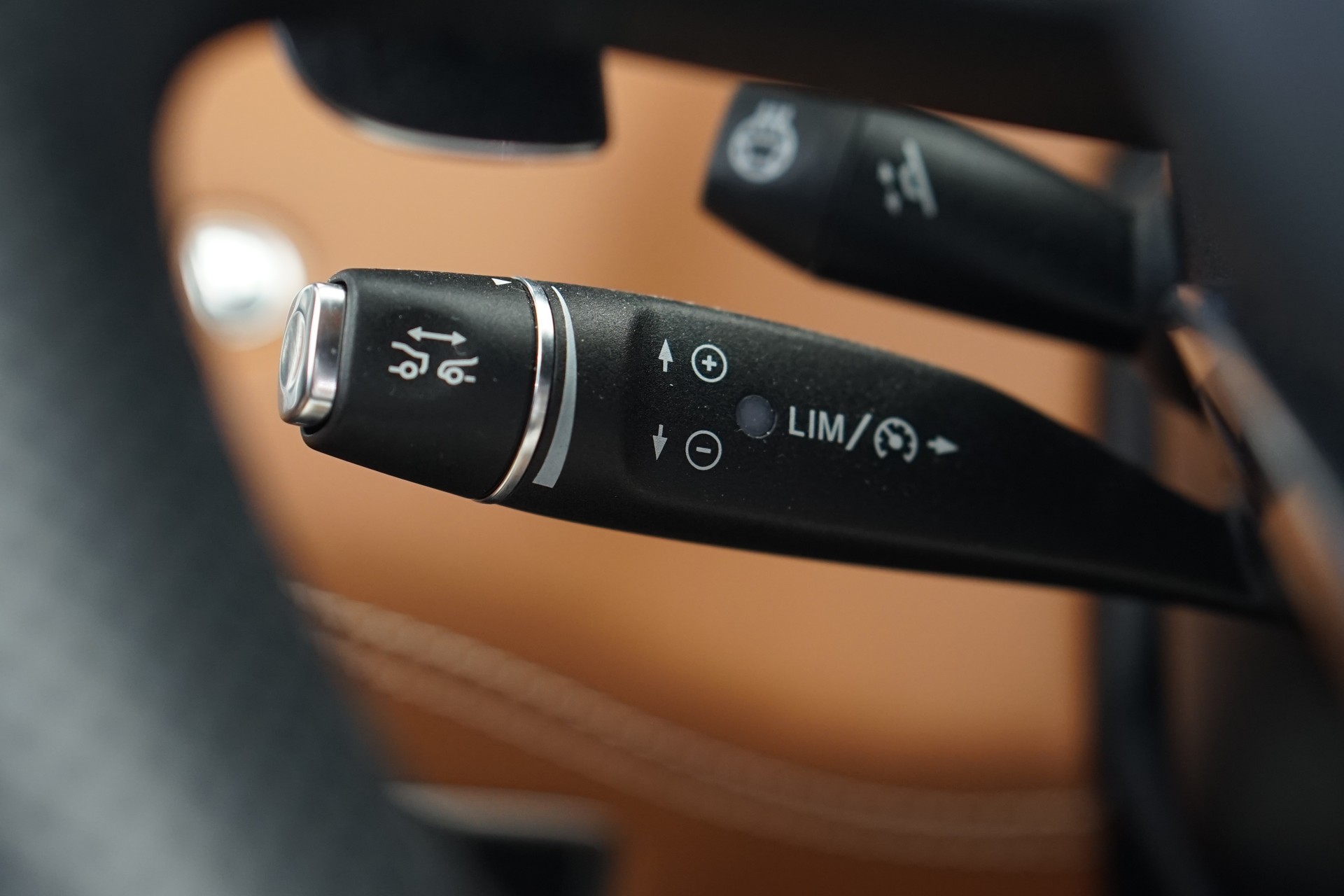 MERCEDES-BENZ S 63 AMG Cabriolet 4Matic Speedshift MCT *CH-Fahrzeug* *Designo Mokkaschwarz* *Swarowski*-image-43