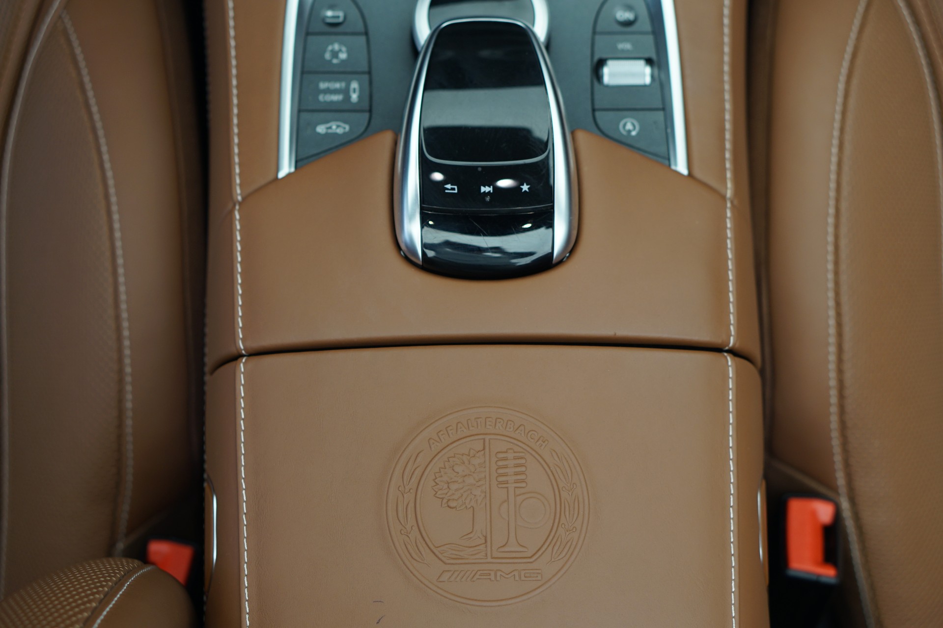 MERCEDES-BENZ S 63 AMG Cabriolet 4Matic Speedshift MCT *CH-Fahrzeug* *Designo Mokkaschwarz* *Swarowski*-image-29
