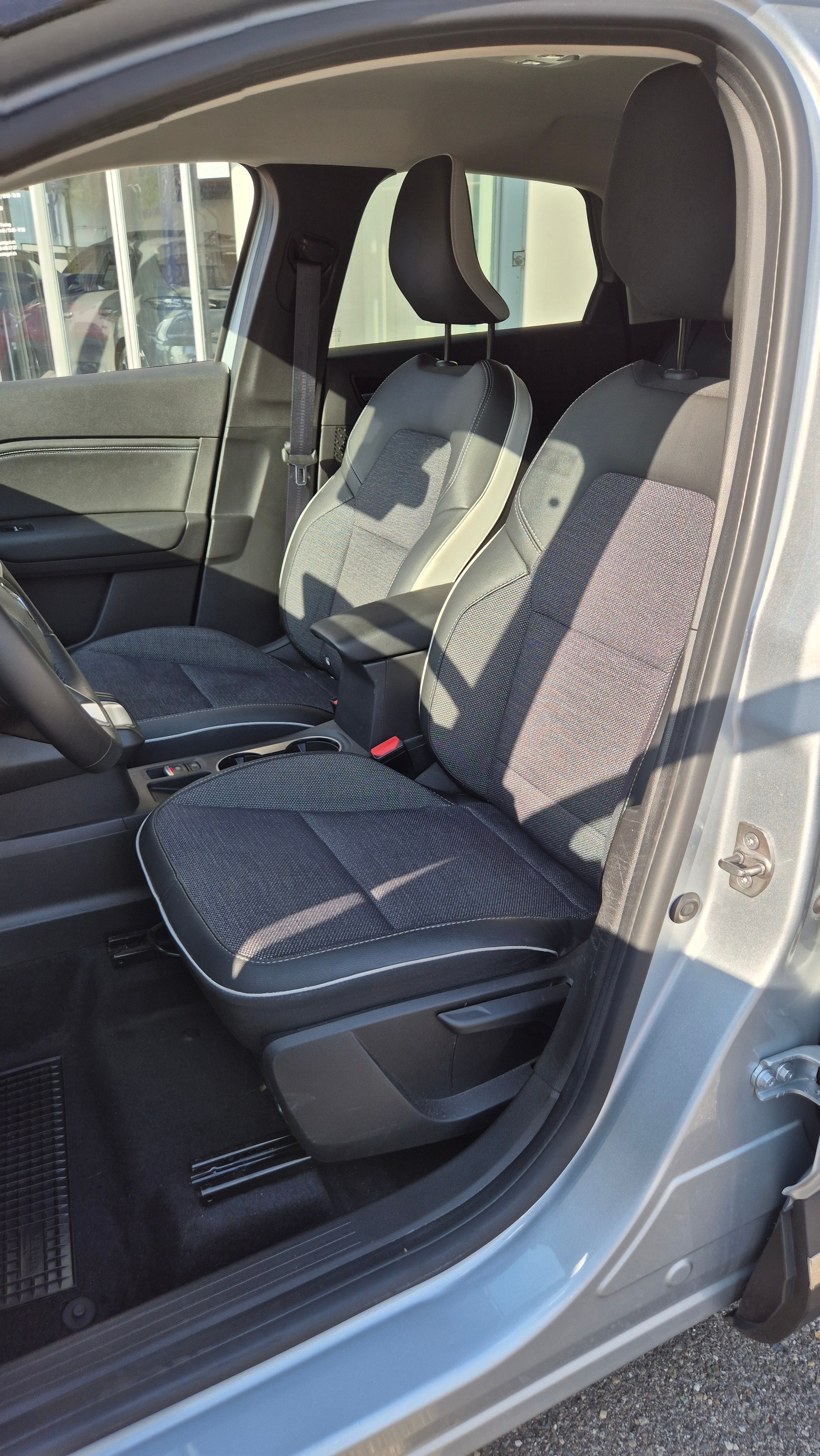 RENAULT Captur 1.6 E-Tech145 Evol-image-13