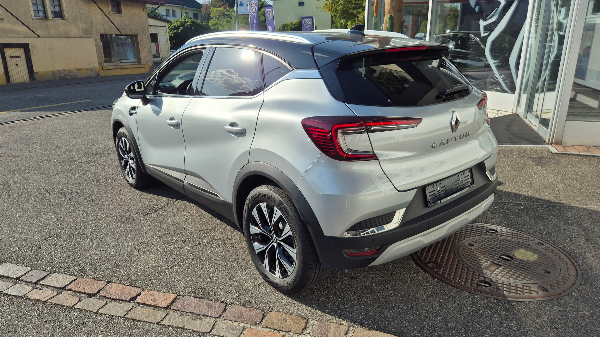 RENAULT Captur 1.6 E-Tech145 Evol-image-1