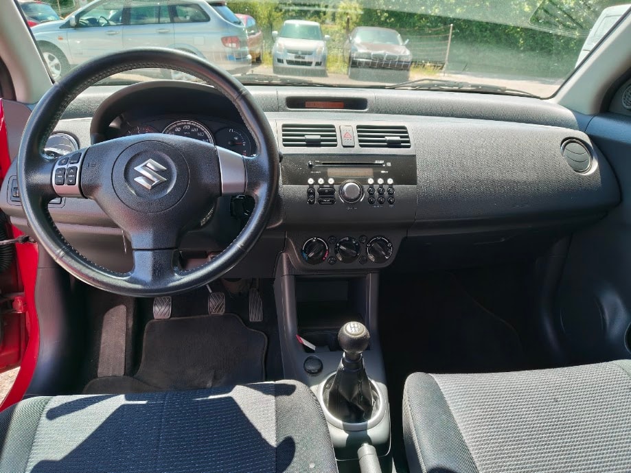 SUZUKI Swift 1.3i 16V GL 4x4-image-5