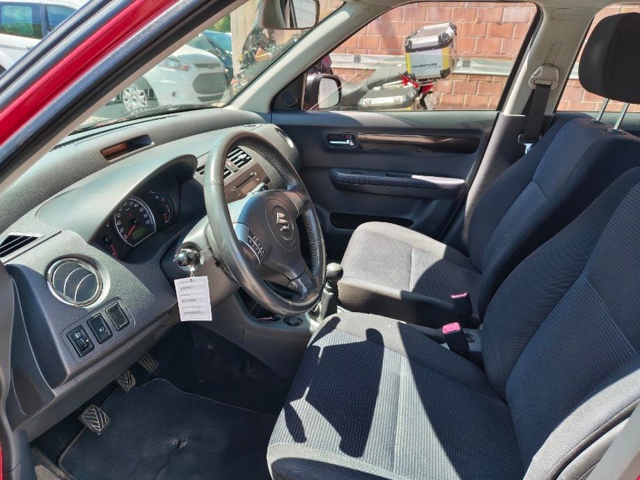 SUZUKI Swift 1.3i 16V GL 4x4-image-2
