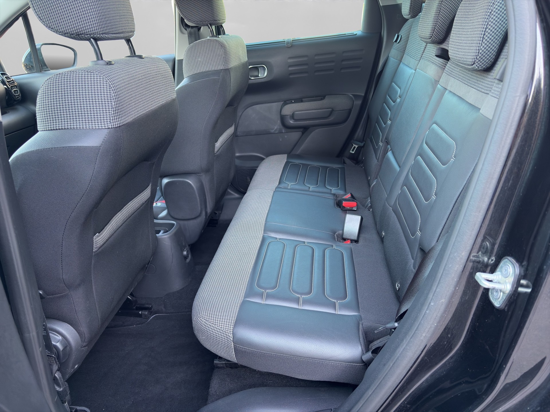 CITROEN C3 Aircross 1.2i PureTech Shine EAT-image-9