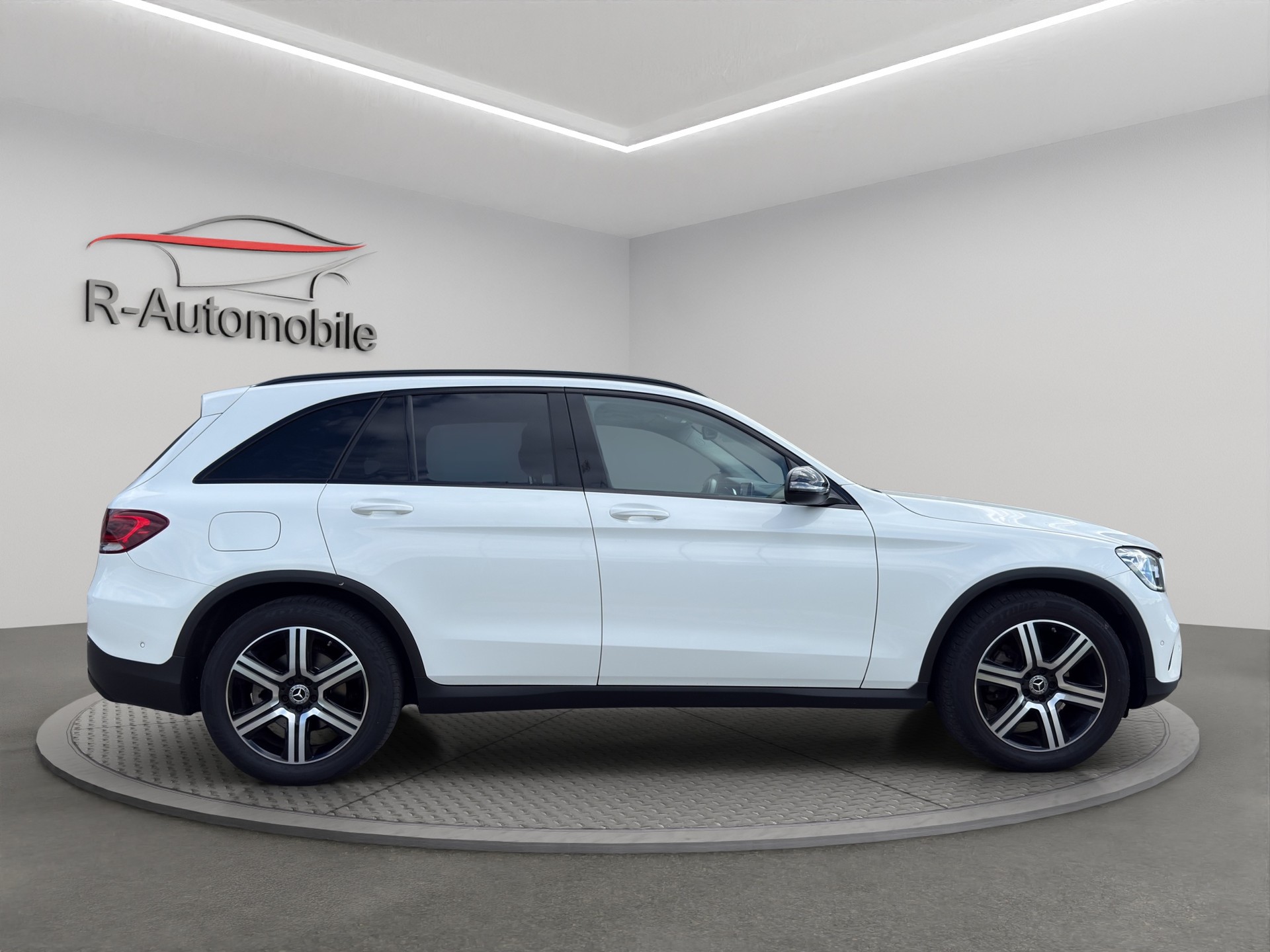 MERCEDES-BENZ GLC 200 4Matic 9G-Tronic-image-5