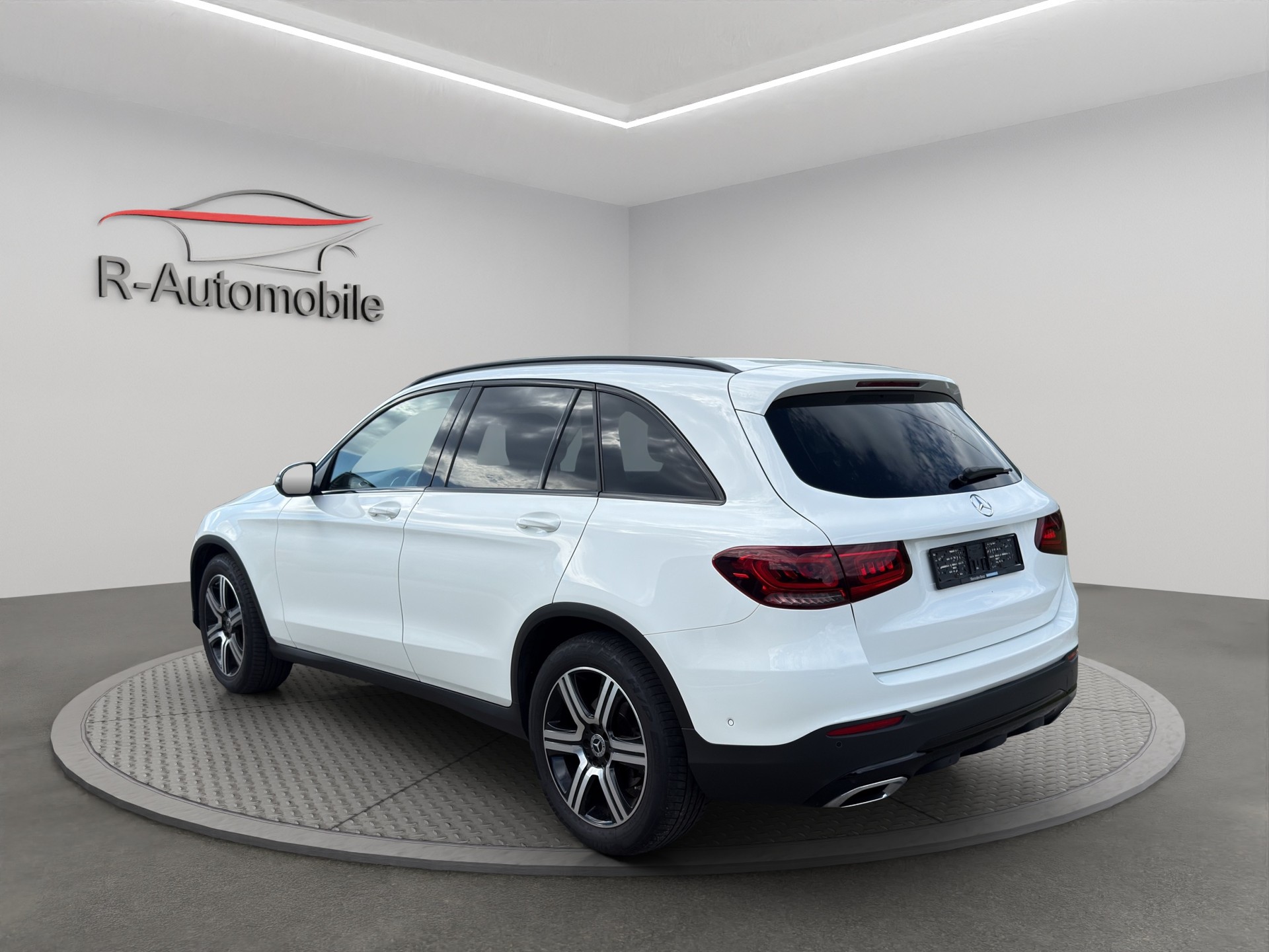 MERCEDES-BENZ GLC 200 4Matic 9G-Tronic-image-2
