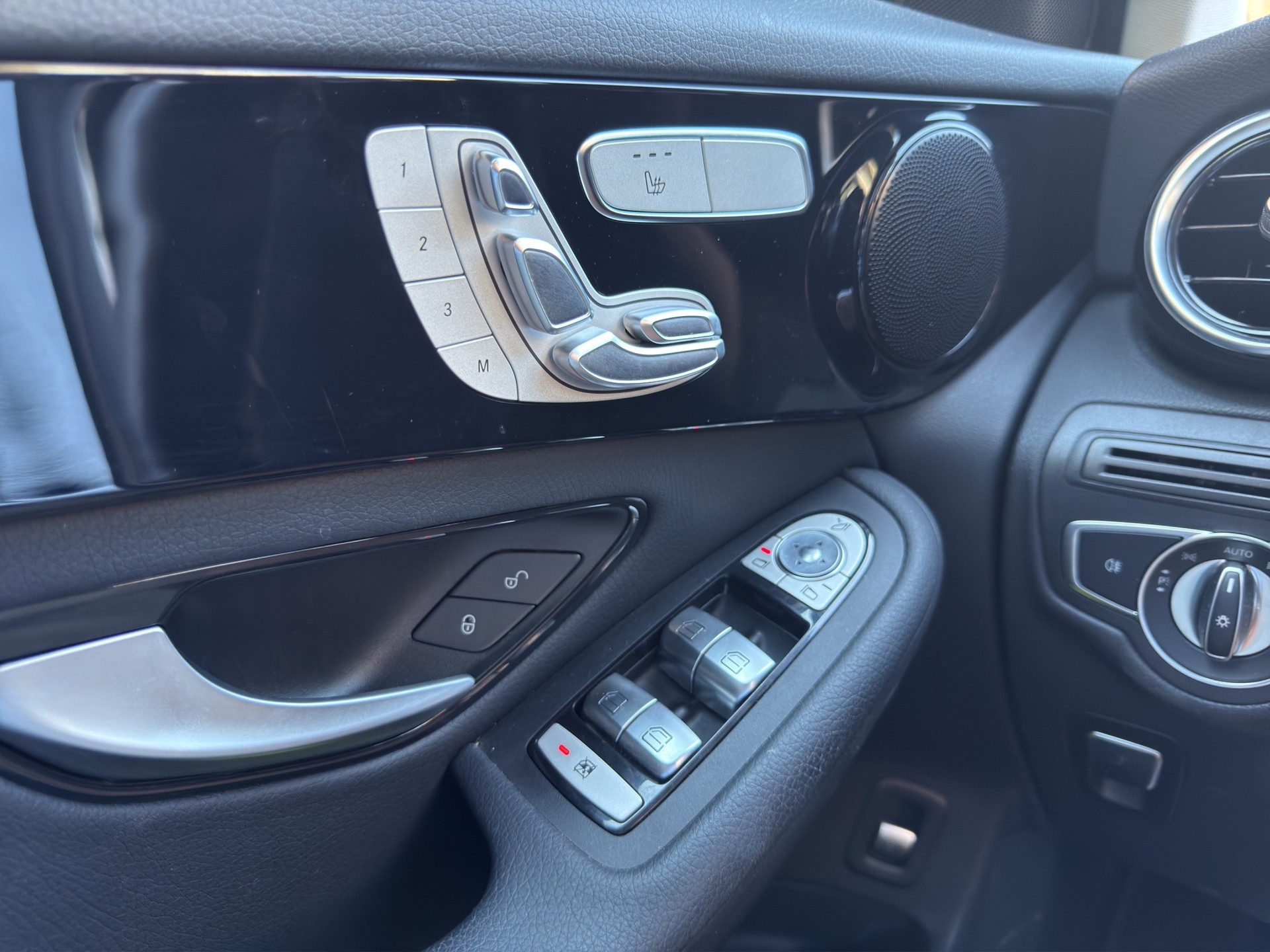 MERCEDES-BENZ GLC 200 4Matic 9G-Tronic-image-13