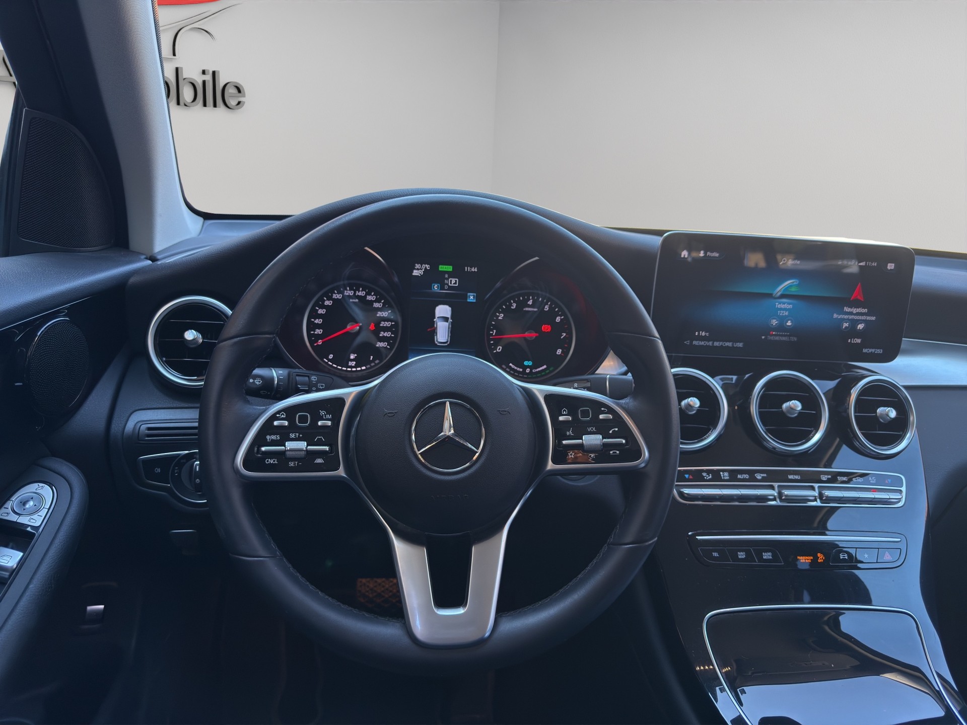 MERCEDES-BENZ GLC 200 4Matic 9G-Tronic-image-9