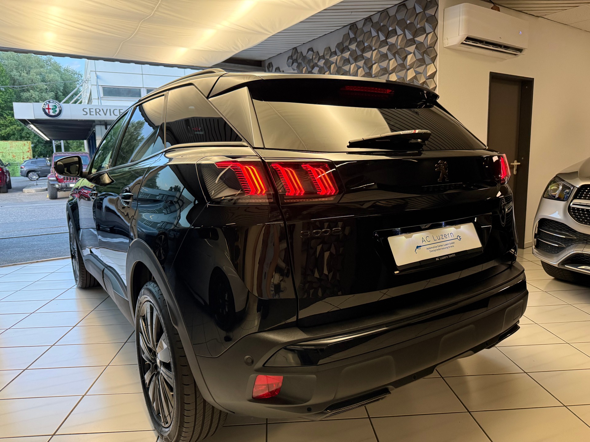 PEUGEOT 3008 1.6 PureTech GT Pack EAT8-showroom-element-1