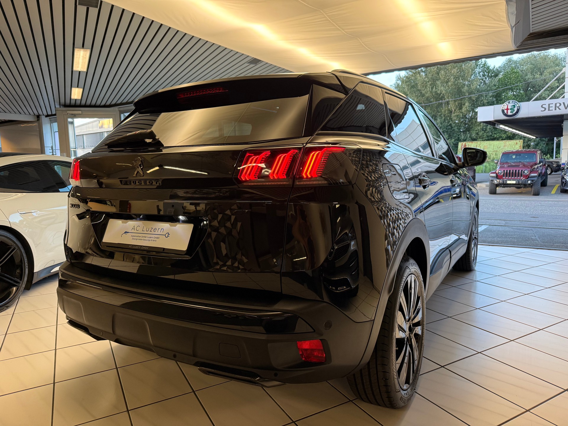 PEUGEOT 3008 1.6 PureTech GT Pack EAT8-showroom-element-2