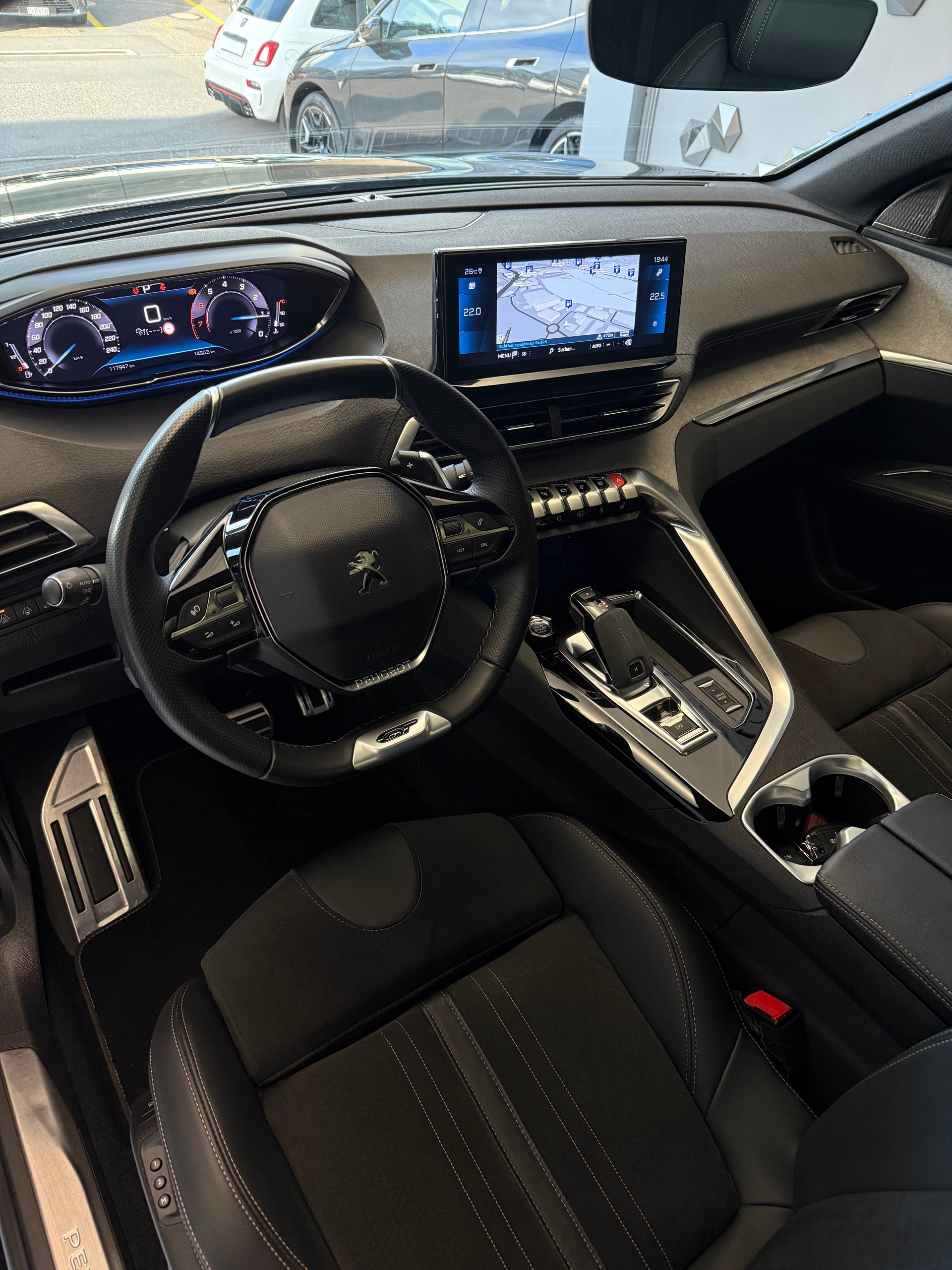PEUGEOT 3008 1.6 PureTech GT Pack EAT8-image-4
