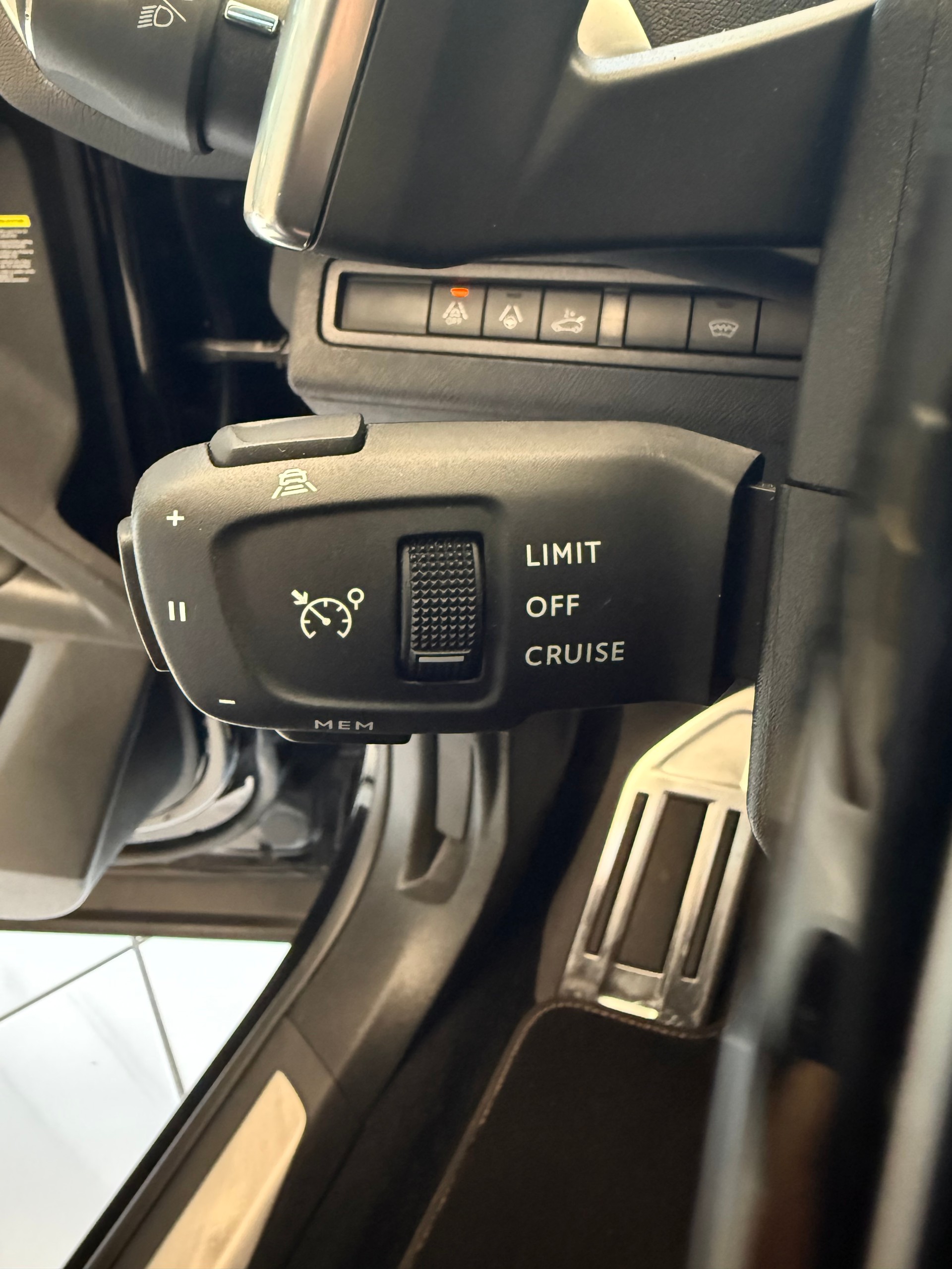 PEUGEOT 3008 1.6 PureTech GT Pack EAT8-image-18