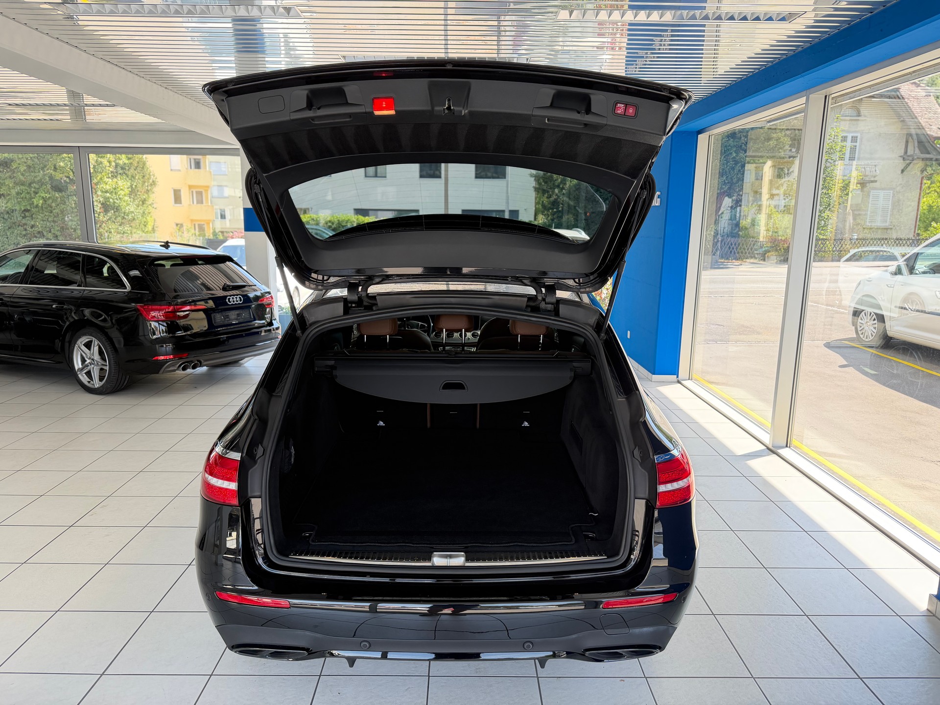 MERCEDES-BENZ E 43 AMG 4 Matic 9G-Tronic-image-8