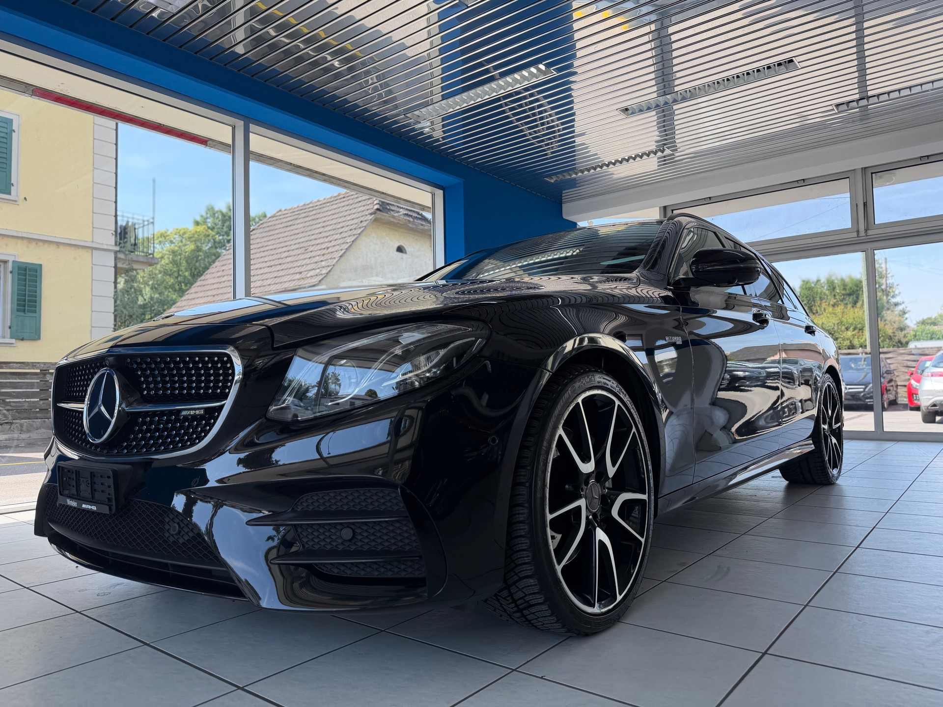 MERCEDES-BENZ E 43 AMG 4 Matic 9G-Tronic-showroom-element-1