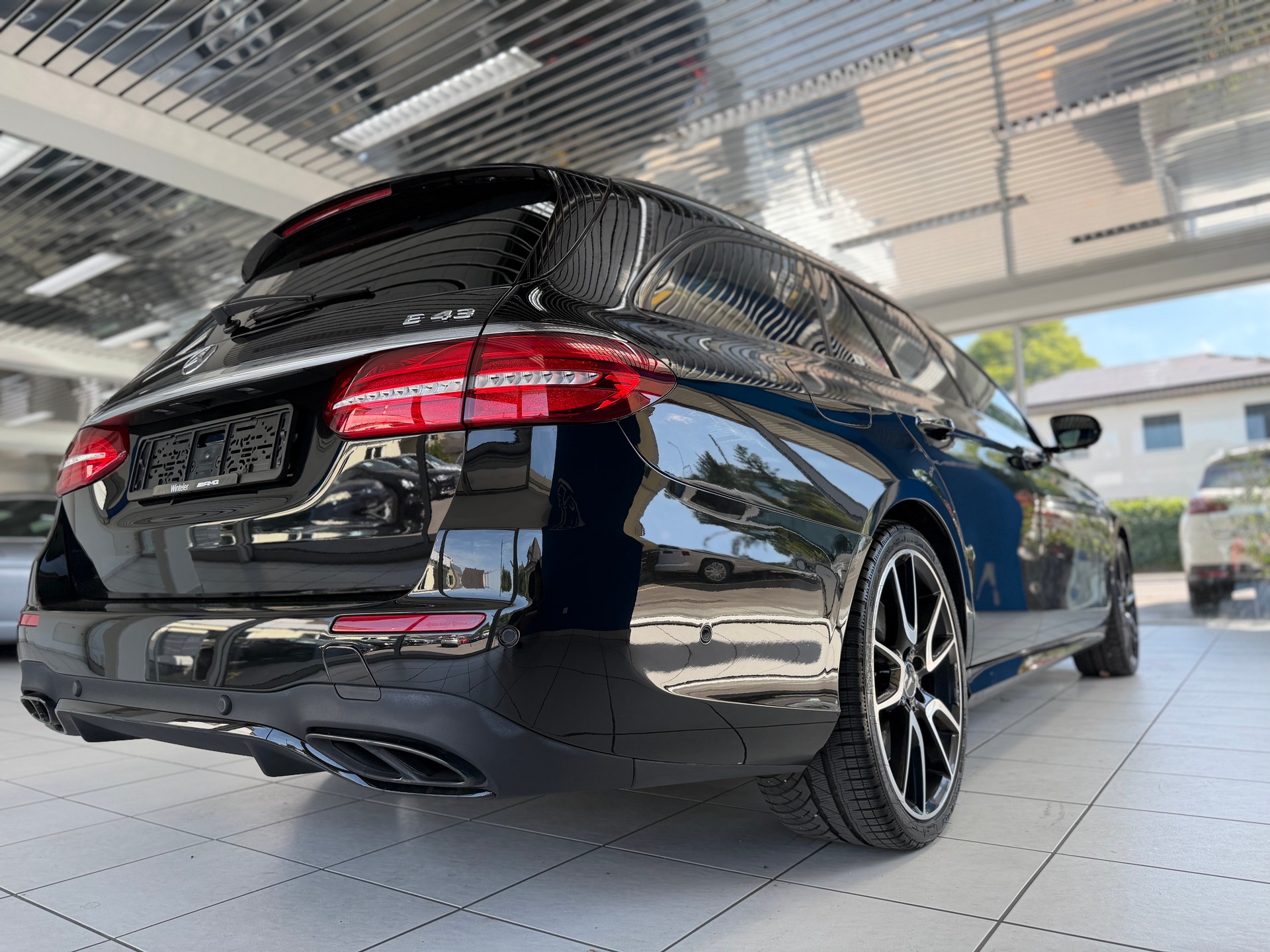 MERCEDES-BENZ E 43 AMG 4 Matic 9G-Tronic-image-5