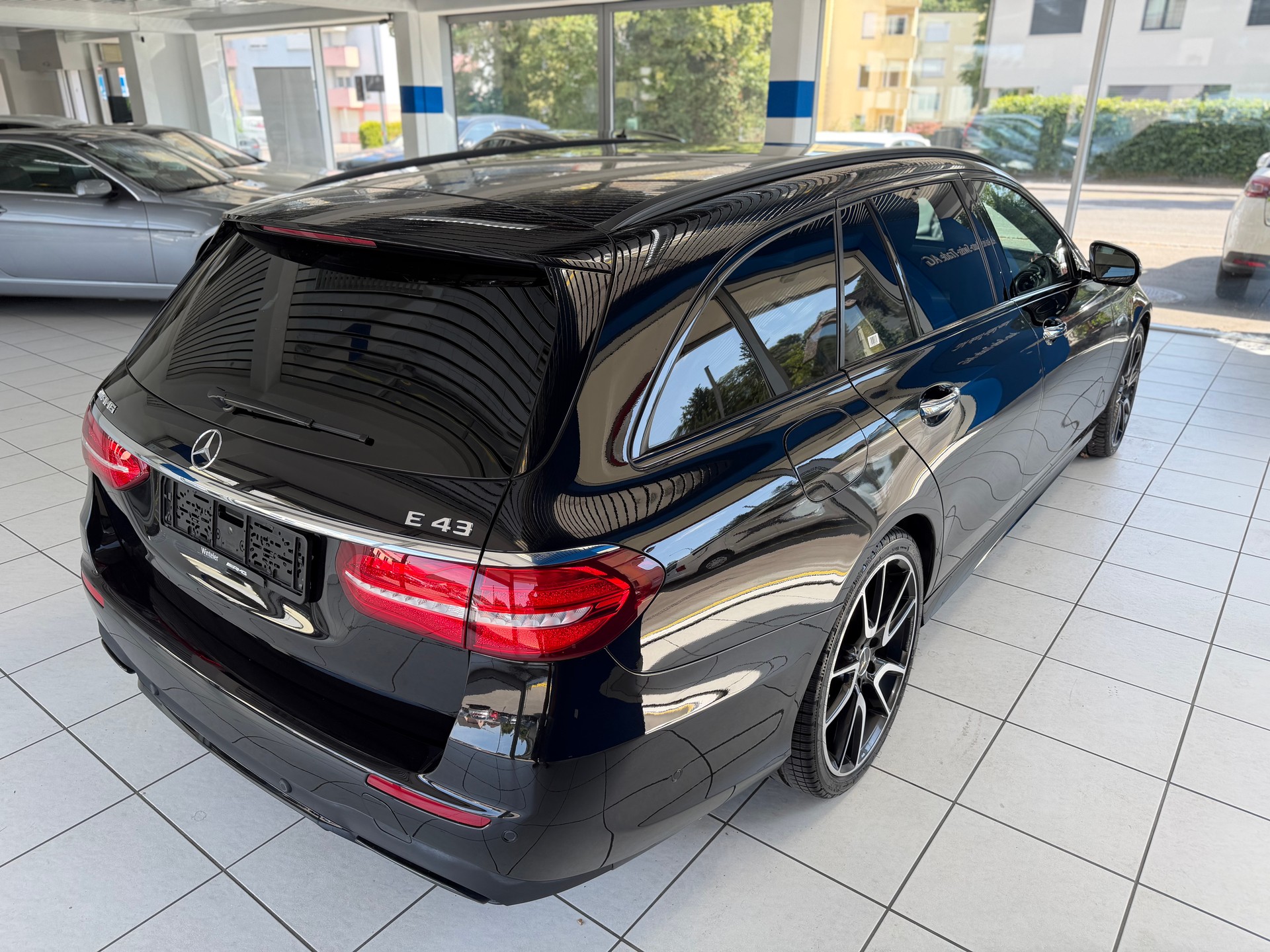 MERCEDES-BENZ E 43 AMG 4 Matic 9G-Tronic-image-4