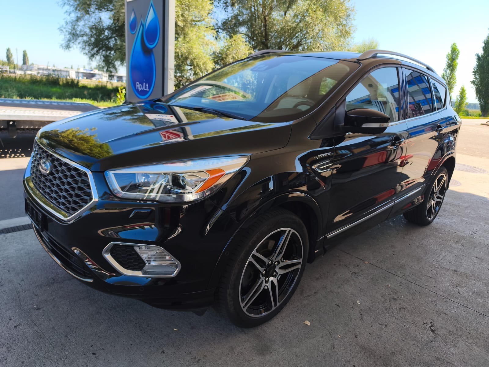 FORD Kuga 2.0 TDCi Vignale 4WD PowerShift-showroom-element-1