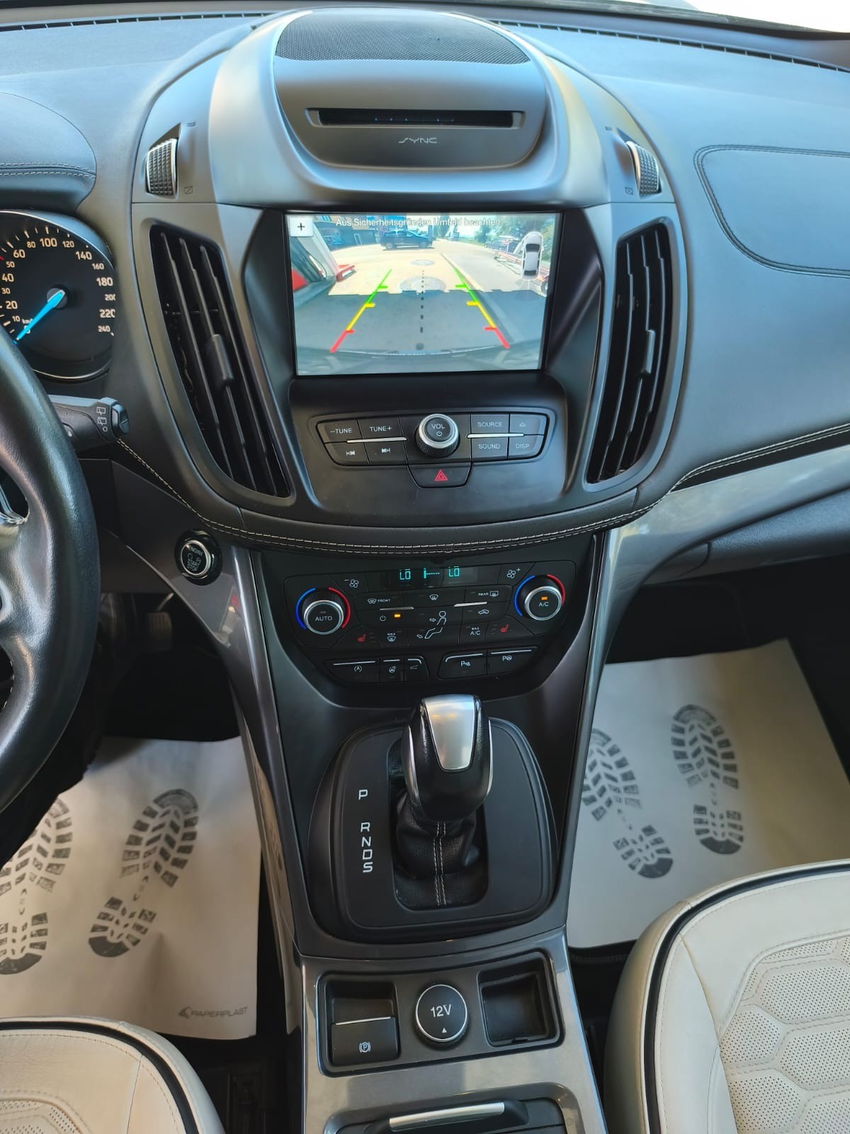 FORD Kuga 2.0 TDCi Vignale 4WD PowerShift-image-25