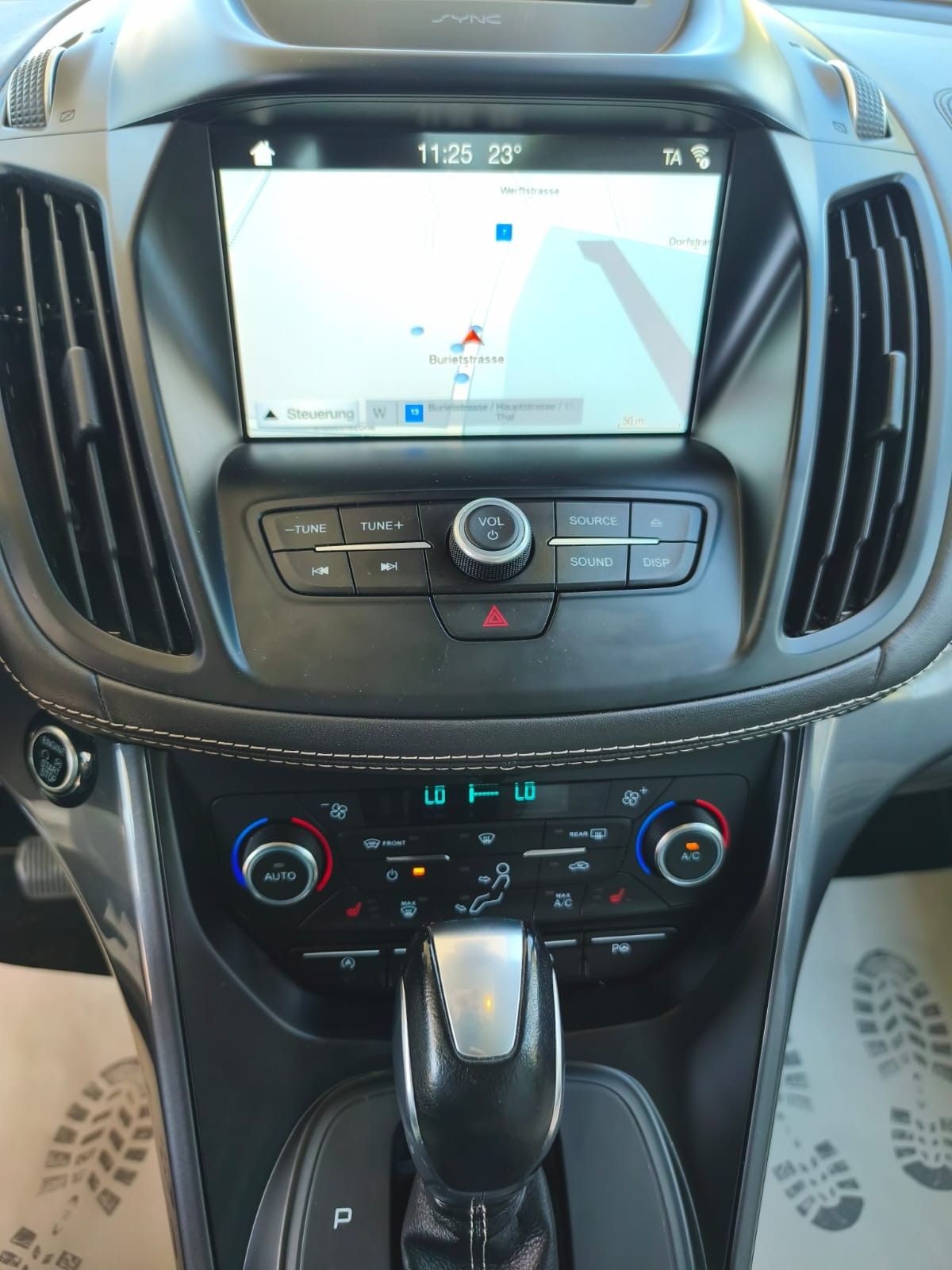 FORD Kuga 2.0 TDCi Vignale 4WD PowerShift-image-14