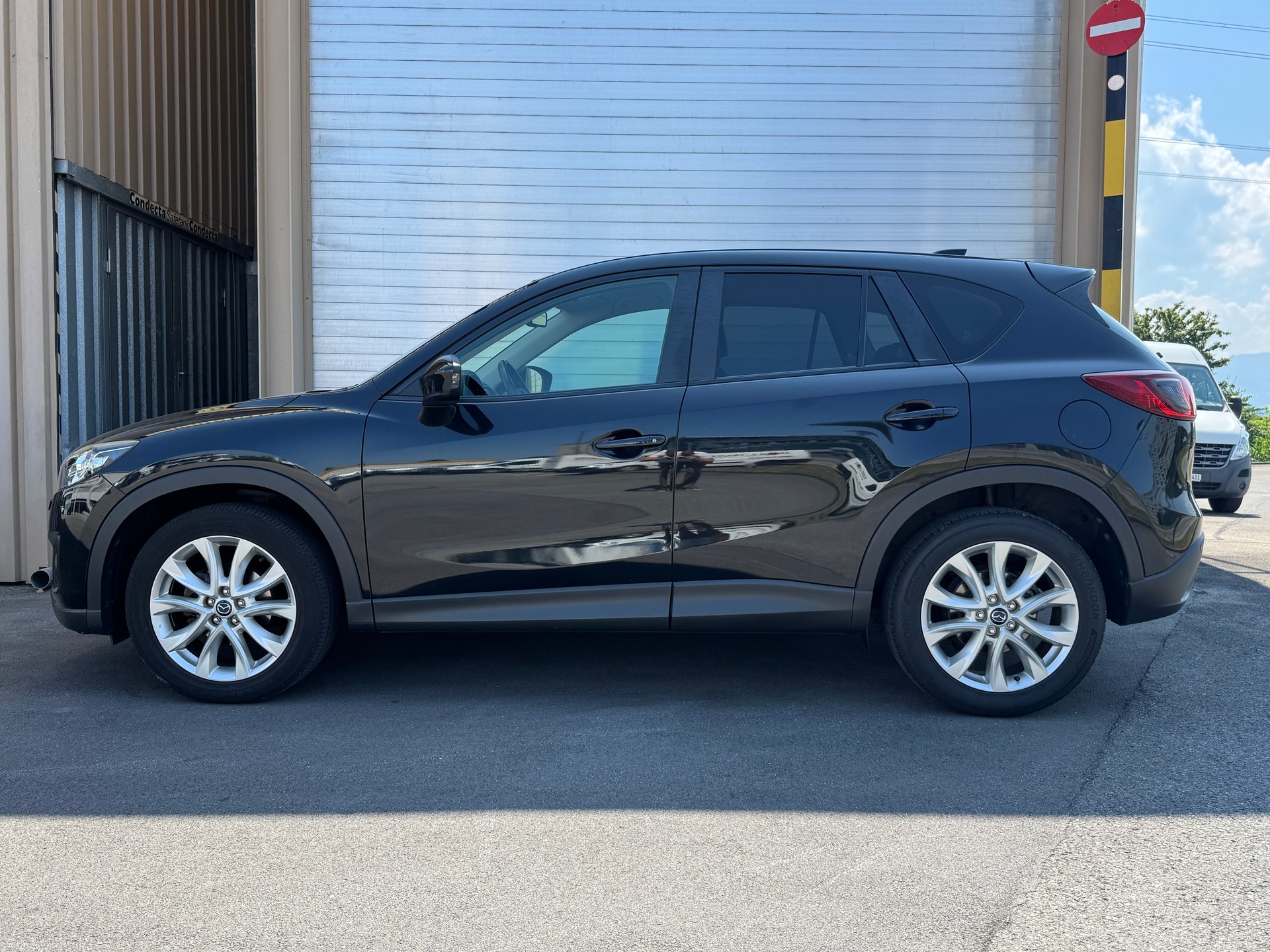 MAZDA CX-5 2.2 D HP Revolution AWD Automatic-showroom-element-2