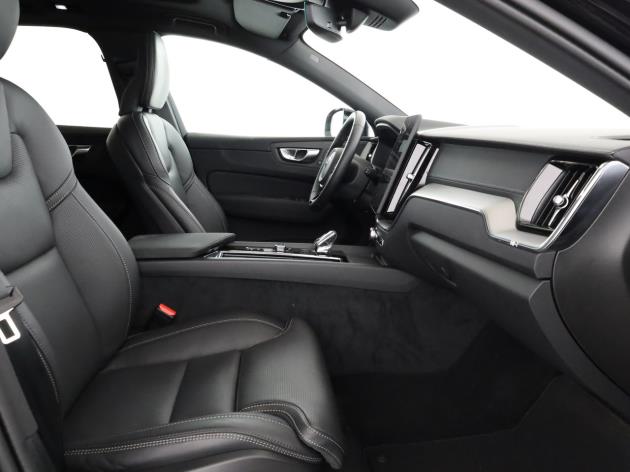 VOLVO XC60 2.0 T6 TE Black Edition eAWD-showroom-element-3