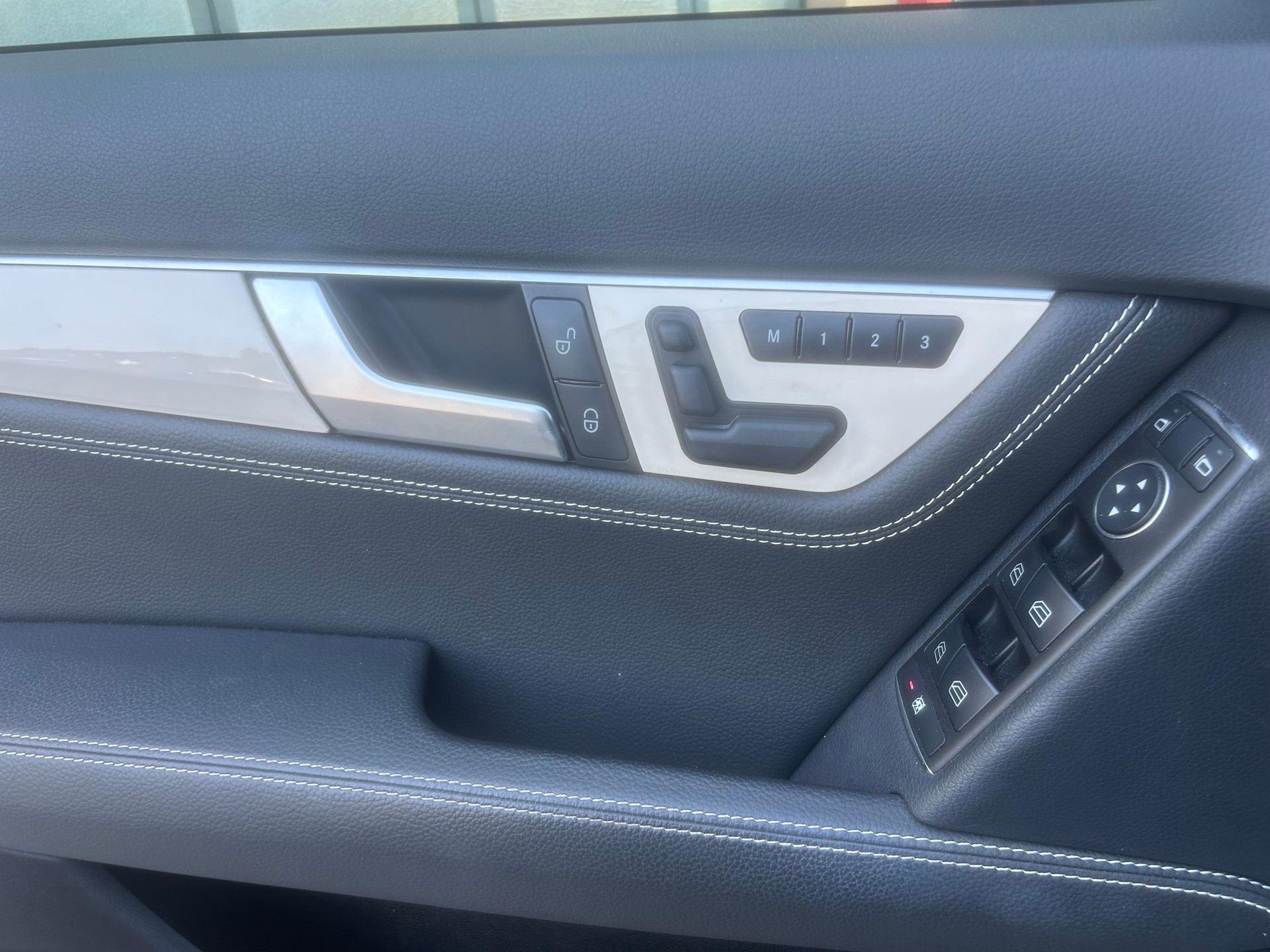 MERCEDES-BENZ C 250 CDI Elégance 4Matic 7G-Tronic-image-11