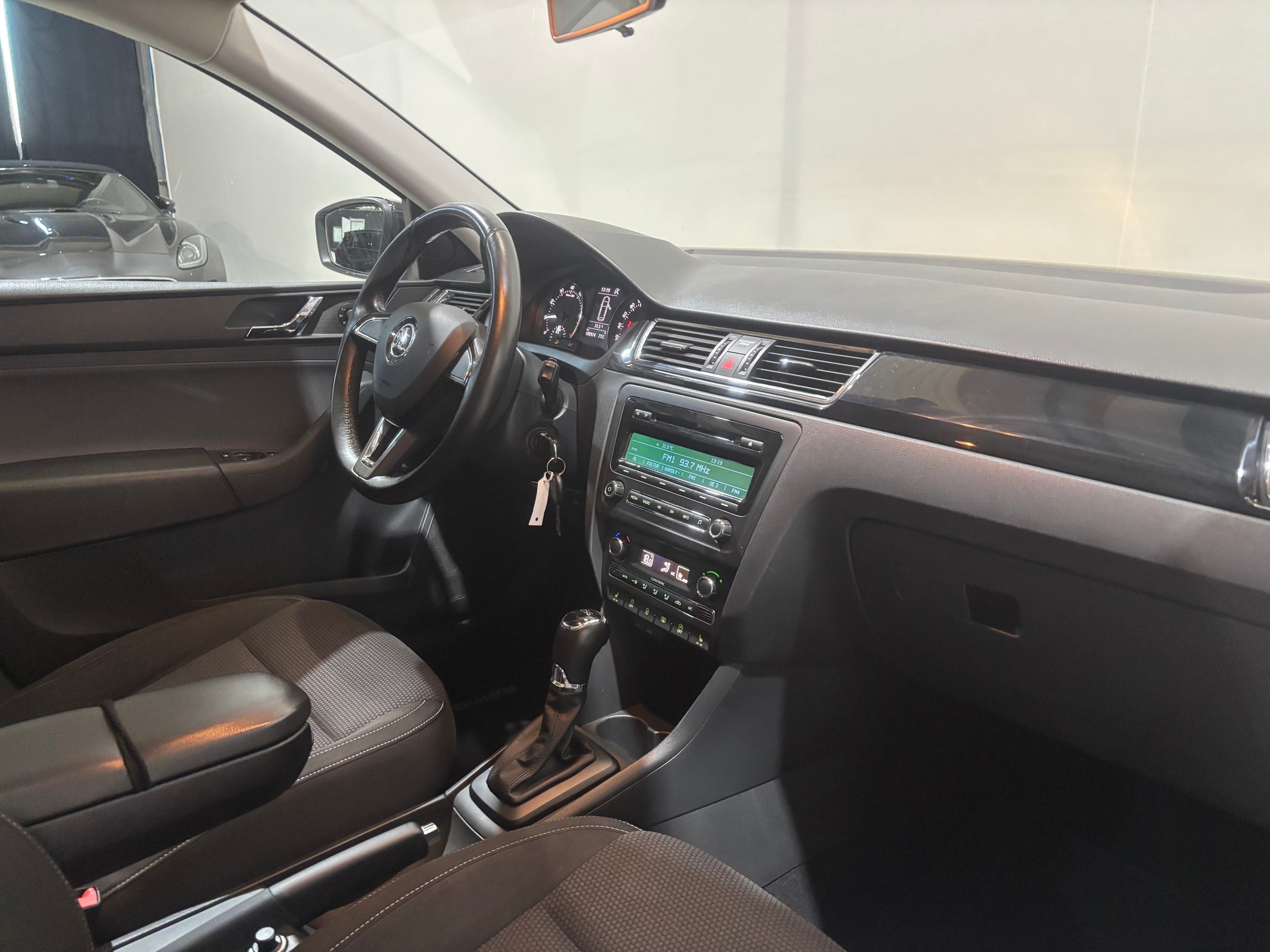SKODA Rapid Spaceback 1.4 TSI Elegance DSG-image-11