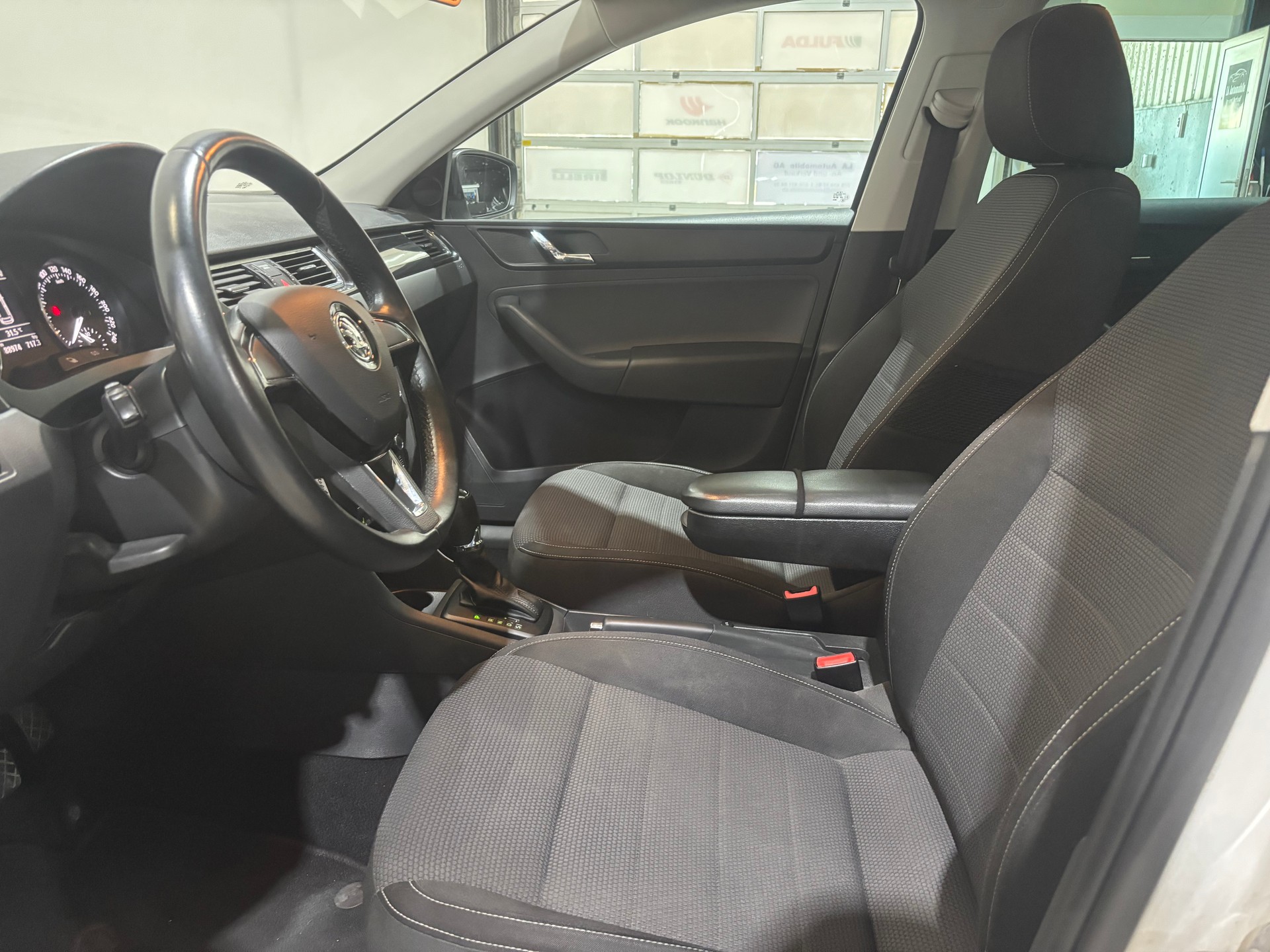 SKODA Rapid Spaceback 1.4 TSI Elegance DSG-image-12