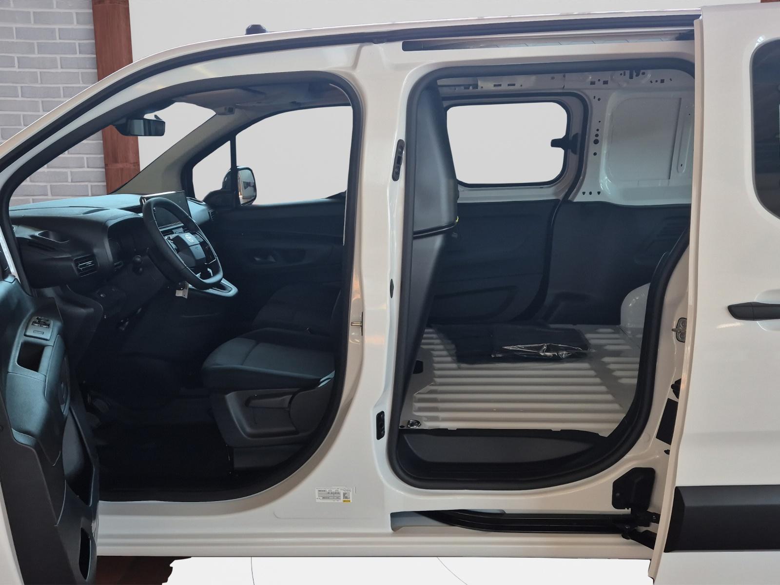 TOYOTA PROACE CITY Van L2 1.2 Active-image-8