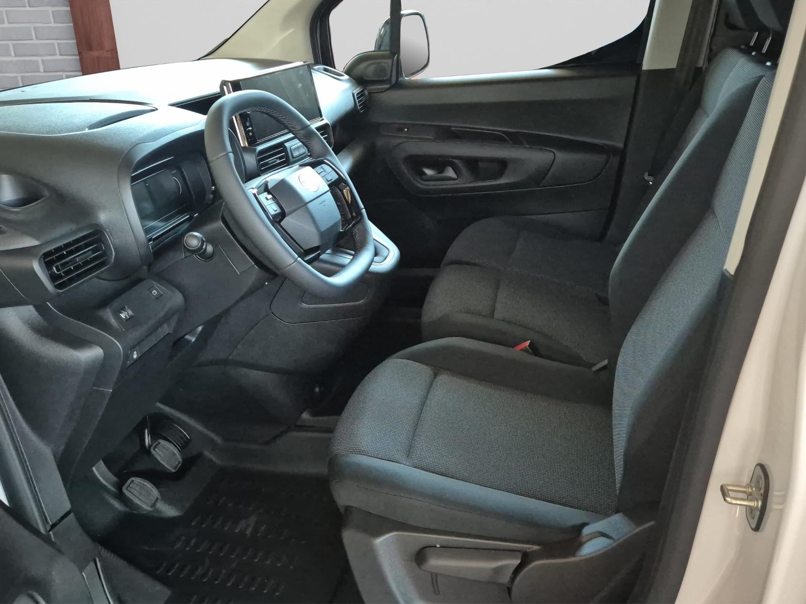 TOYOTA PROACE CITY Van L2 1.2 Active-image-7