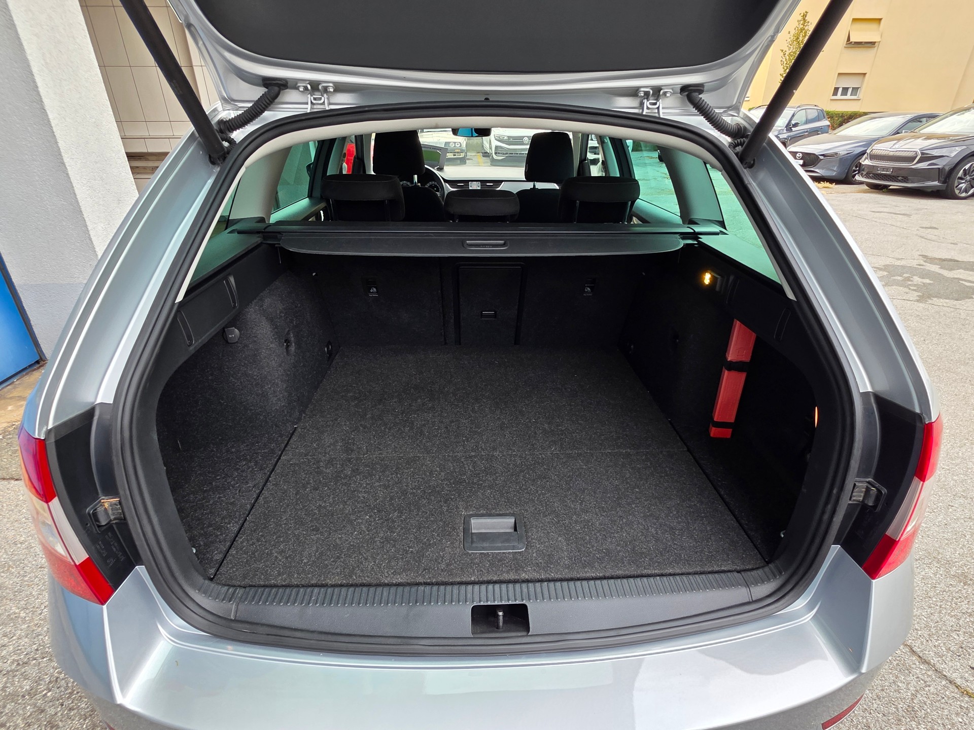 SKODA Octavia Combi 1.5 TSI Soleil DSG-image-17