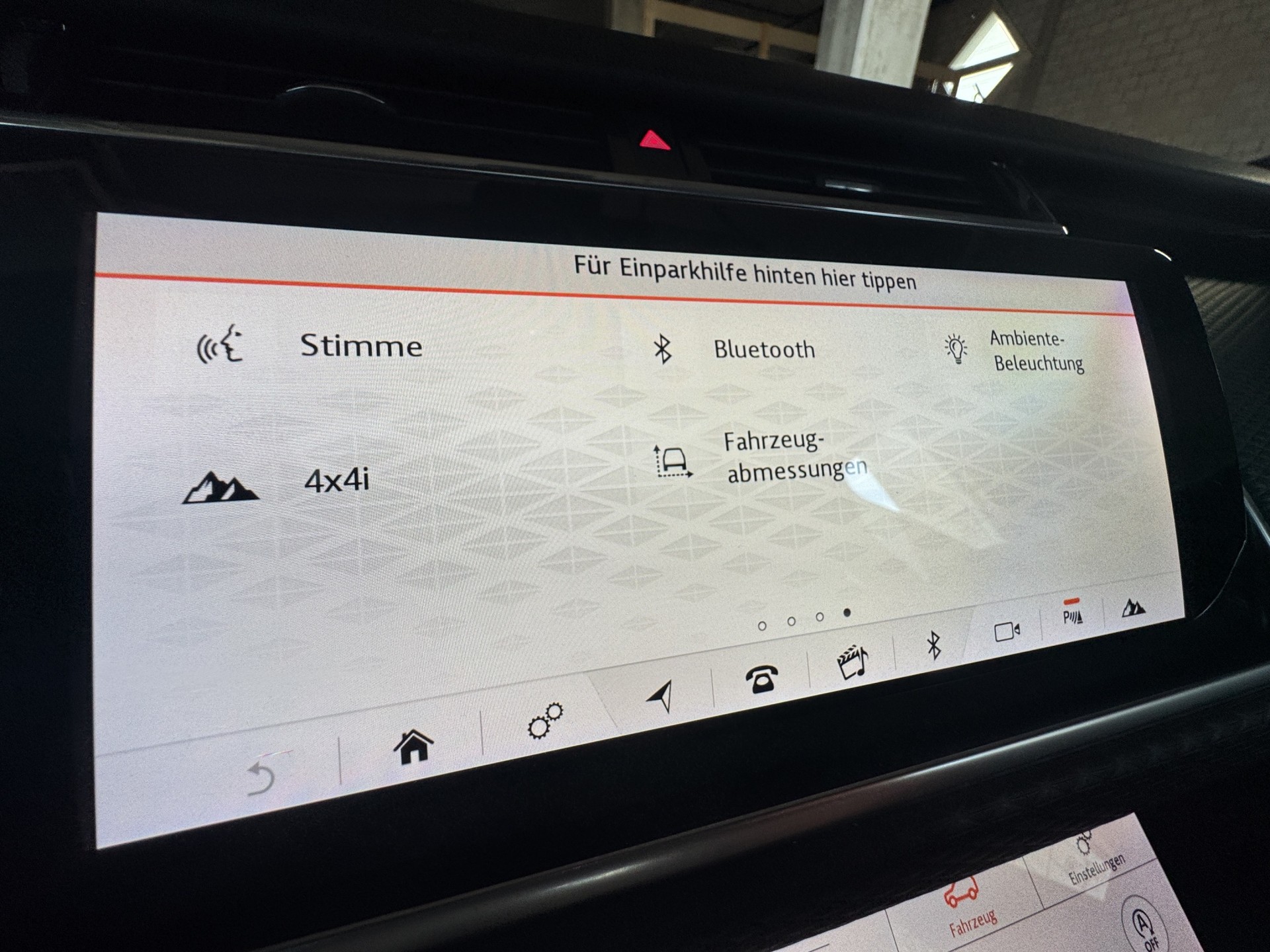LAND ROVER Range Rover Velar 3.0 D 300 R-Dynamic-image-25