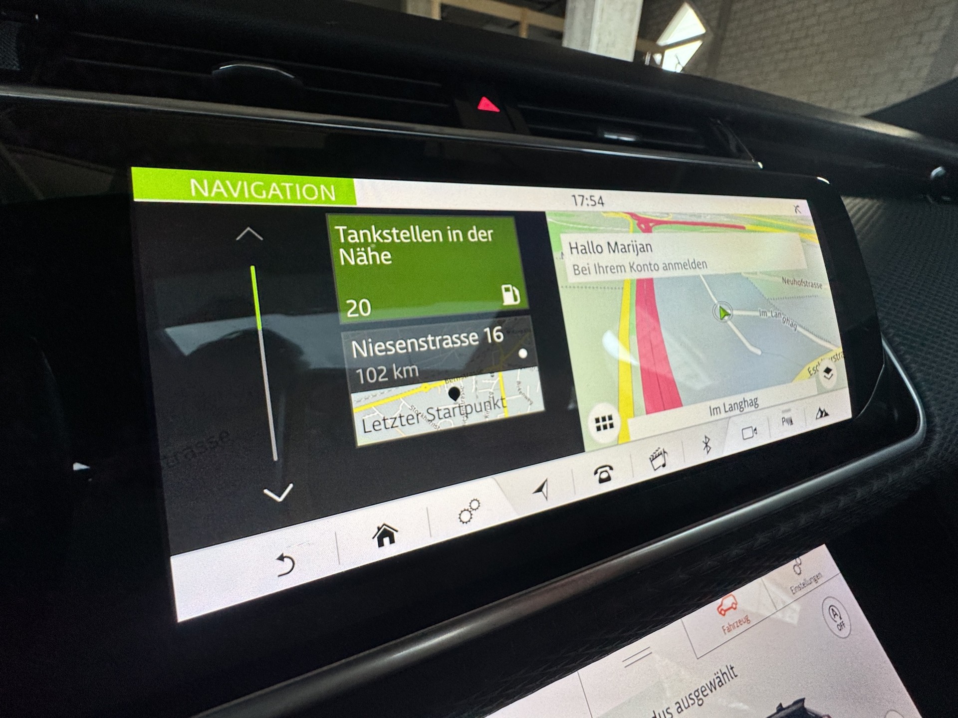 LAND ROVER Range Rover Velar 3.0 D 300 R-Dynamic-image-27