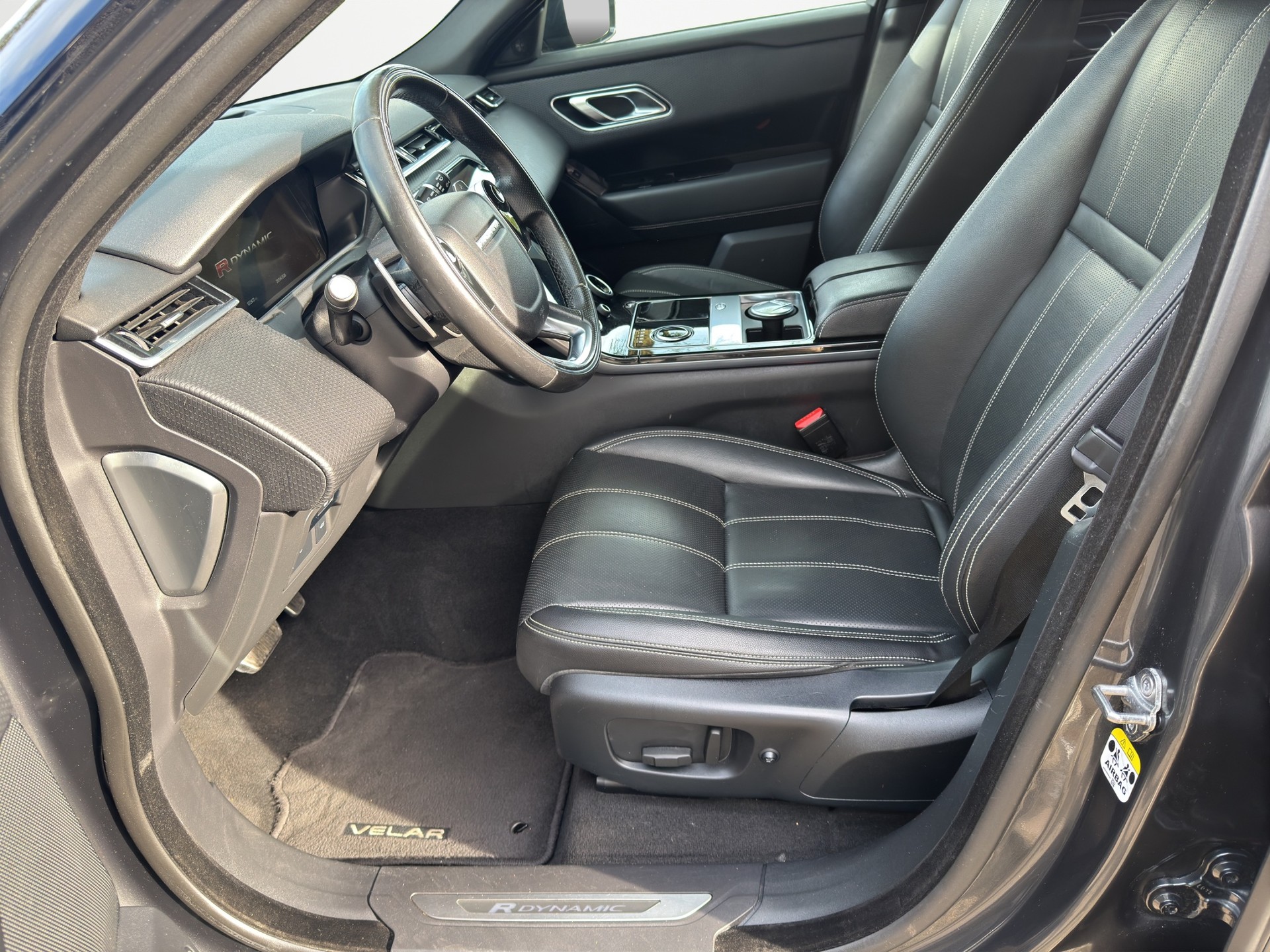 LAND ROVER Range Rover Velar 3.0 D 300 R-Dynamic-image-11
