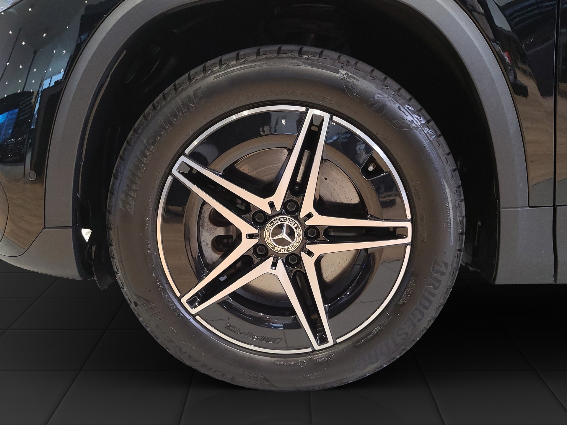 MERCEDES-BENZ EQA 300 AMG 4M-image-6