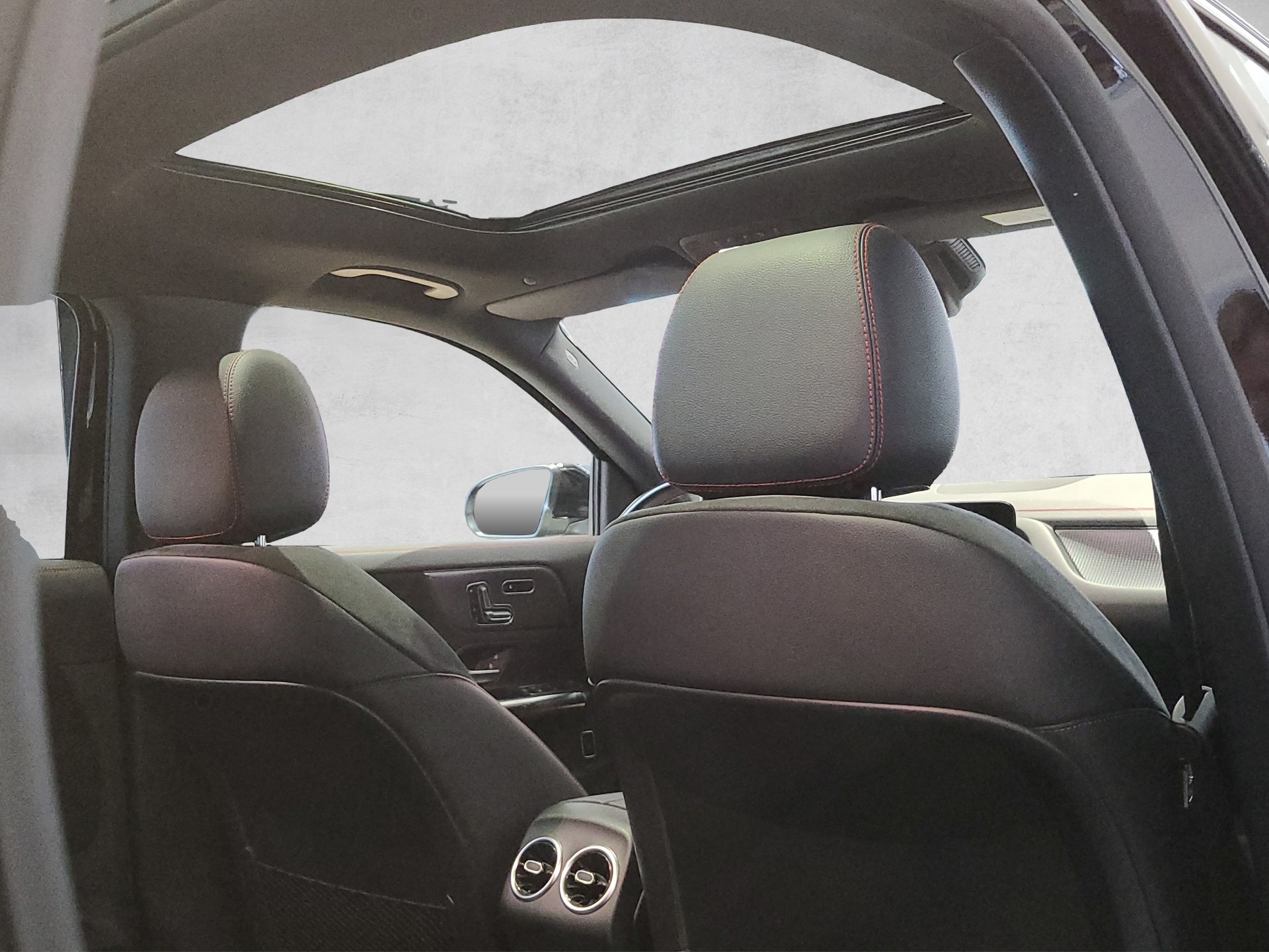 MERCEDES-BENZ EQA 300 AMG 4M-image-13