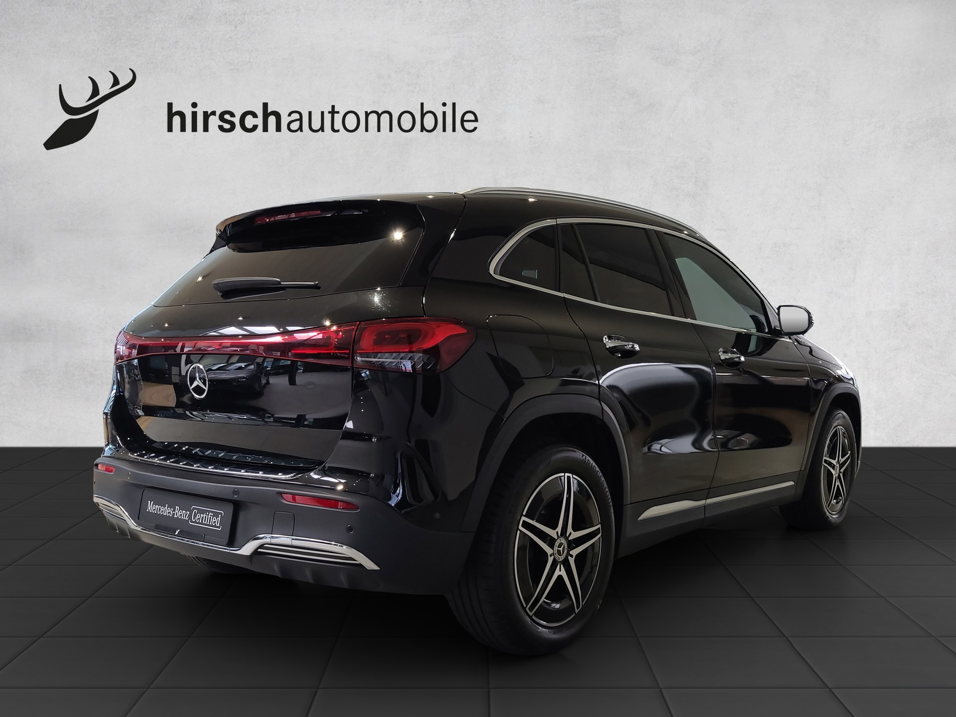 MERCEDES-BENZ EQA 300 AMG 4M-showroom-element-3