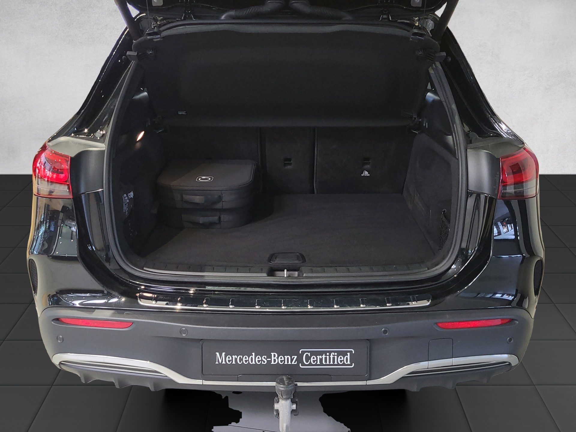 MERCEDES-BENZ EQA 300 AMG 4M-image-11