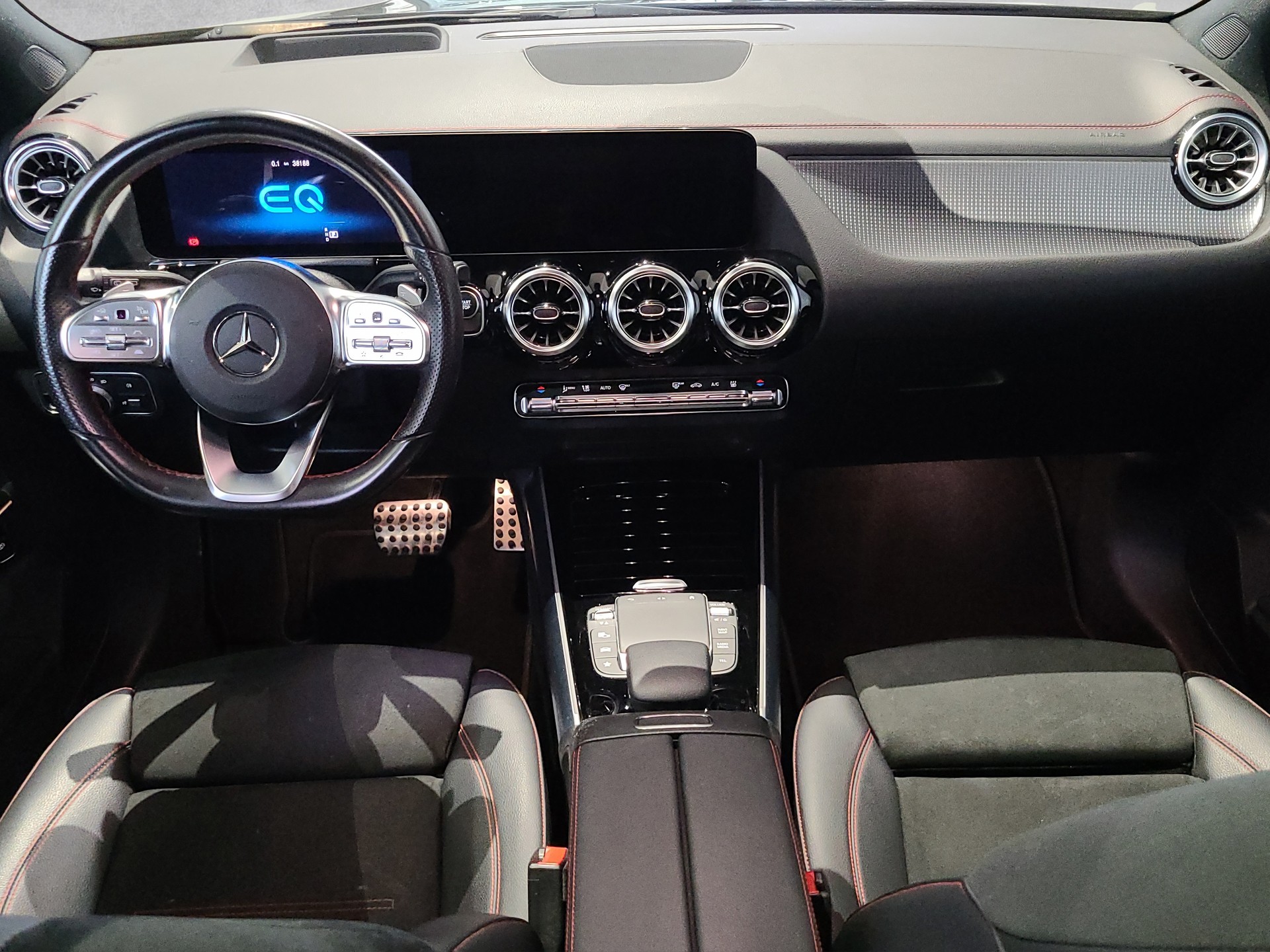 MERCEDES-BENZ EQA 300 AMG 4M-image-12