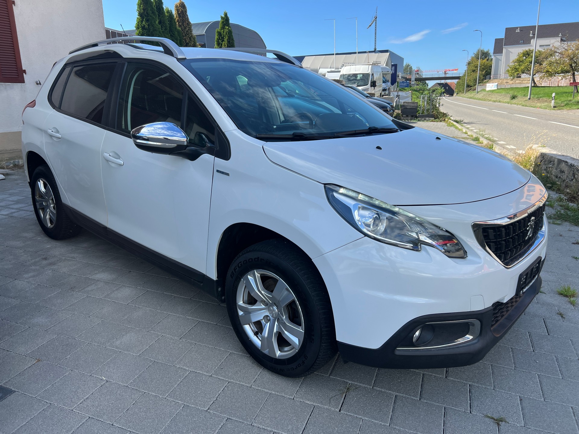 PEUGEOT 2008 1.2 PureTech Signture EAT6
