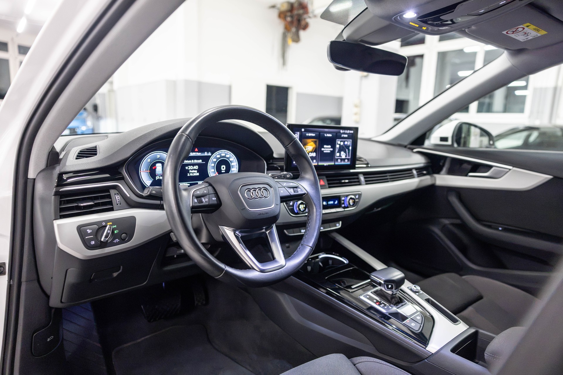 AUDI A4 Avant 35 TDI advanced S-tronic *CH-FHZ MIT GRATISSERVICE*-image-16