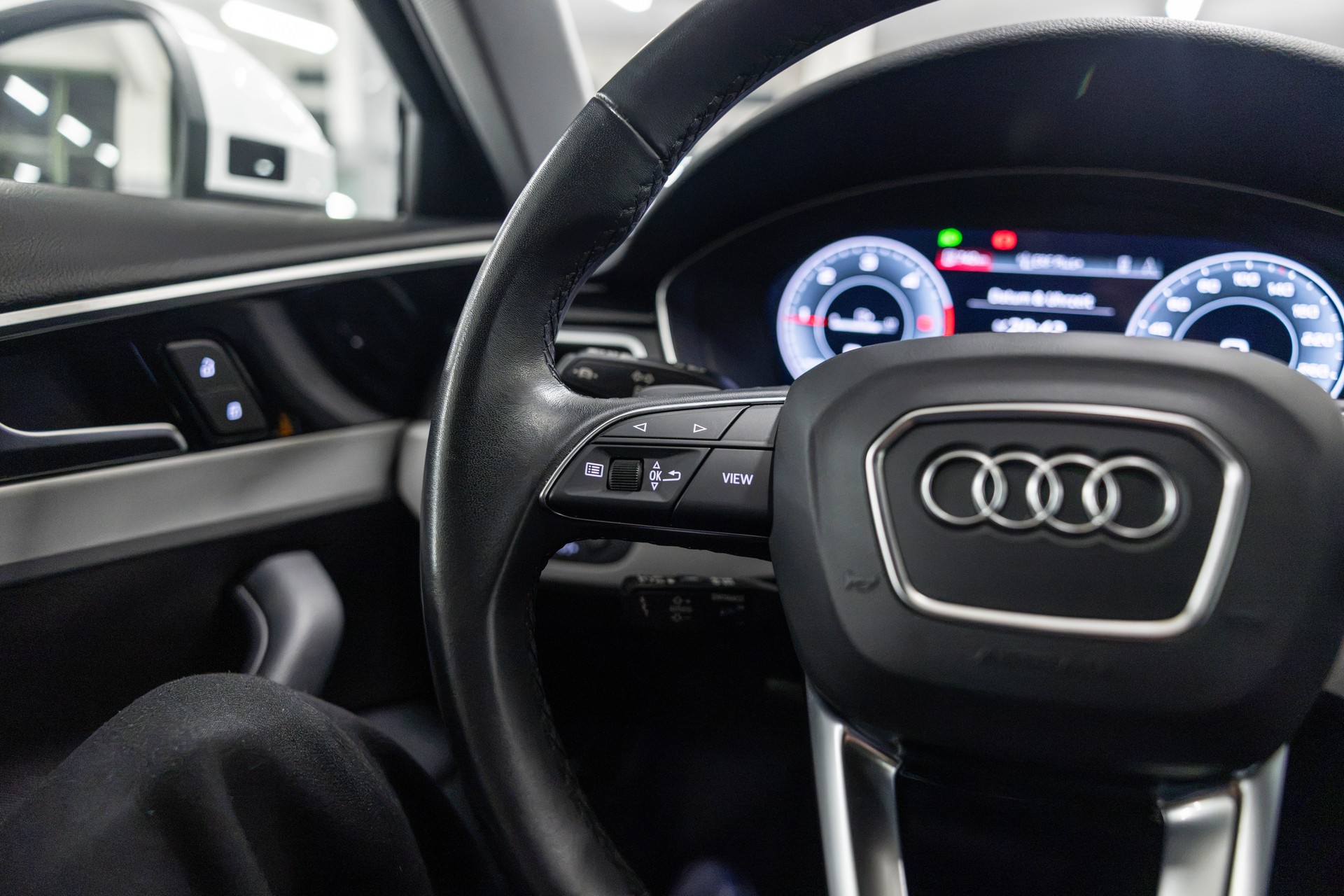 AUDI A4 Avant 35 TDI advanced S-tronic *CH-FHZ MIT GRATISSERVICE*-image-26